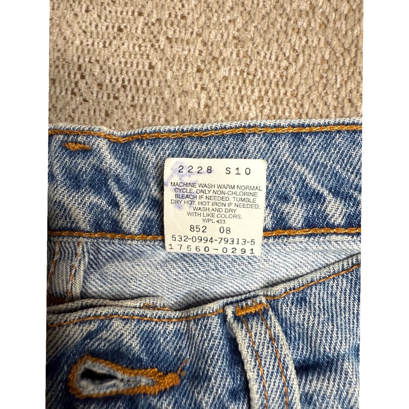 Levi's VINTAGE Levi's 560 Jeans Men 560 Loose Fit Light Wash Denim Straight Leg 31x31 Blue Mens Regular 30x31 Size US 31 - 3 Thumbnail