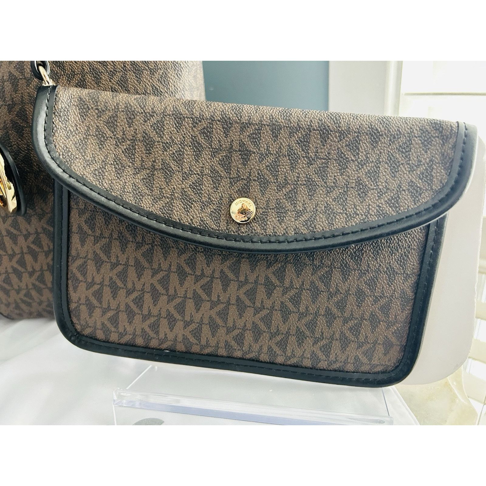 Michael Kors Michael Kors Eva Large Stripe Tote Bag Pouch Black Camel NWT Size ONE SIZE - 4 Thumbnail