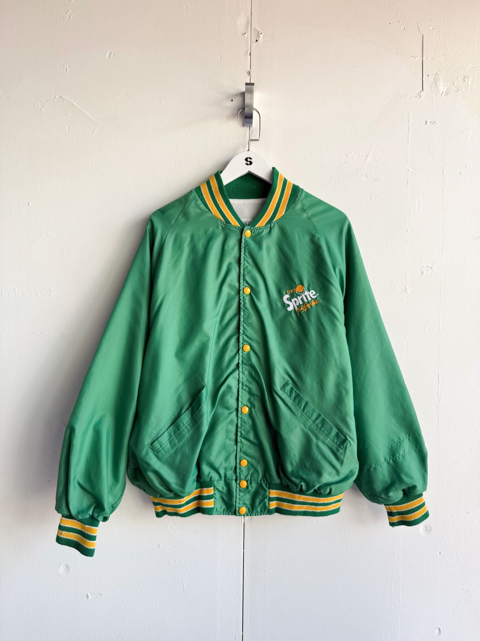 Vintage VINTAGE SPRITE 90s WINDBREAKER Size US XL / EU 56 / 4 - 1 Thumbnail