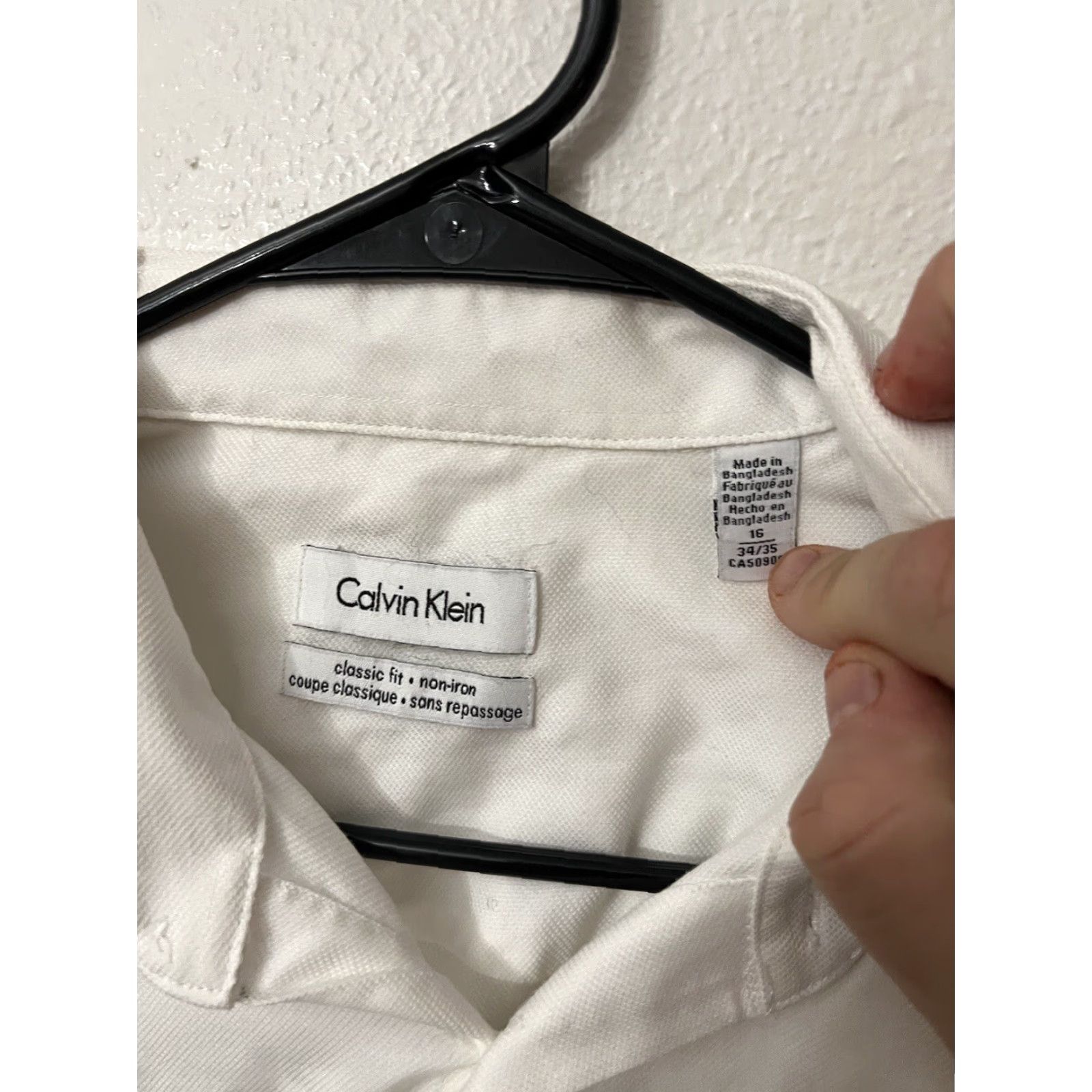 Calvin Klein Calvin Klein Dress Shirt Classic Fit Regular Non-Iron White 100% Cotton Size 16 Long Sleeve Mens Size US L / EU 52-54 / 3 - 3 Thumbnail