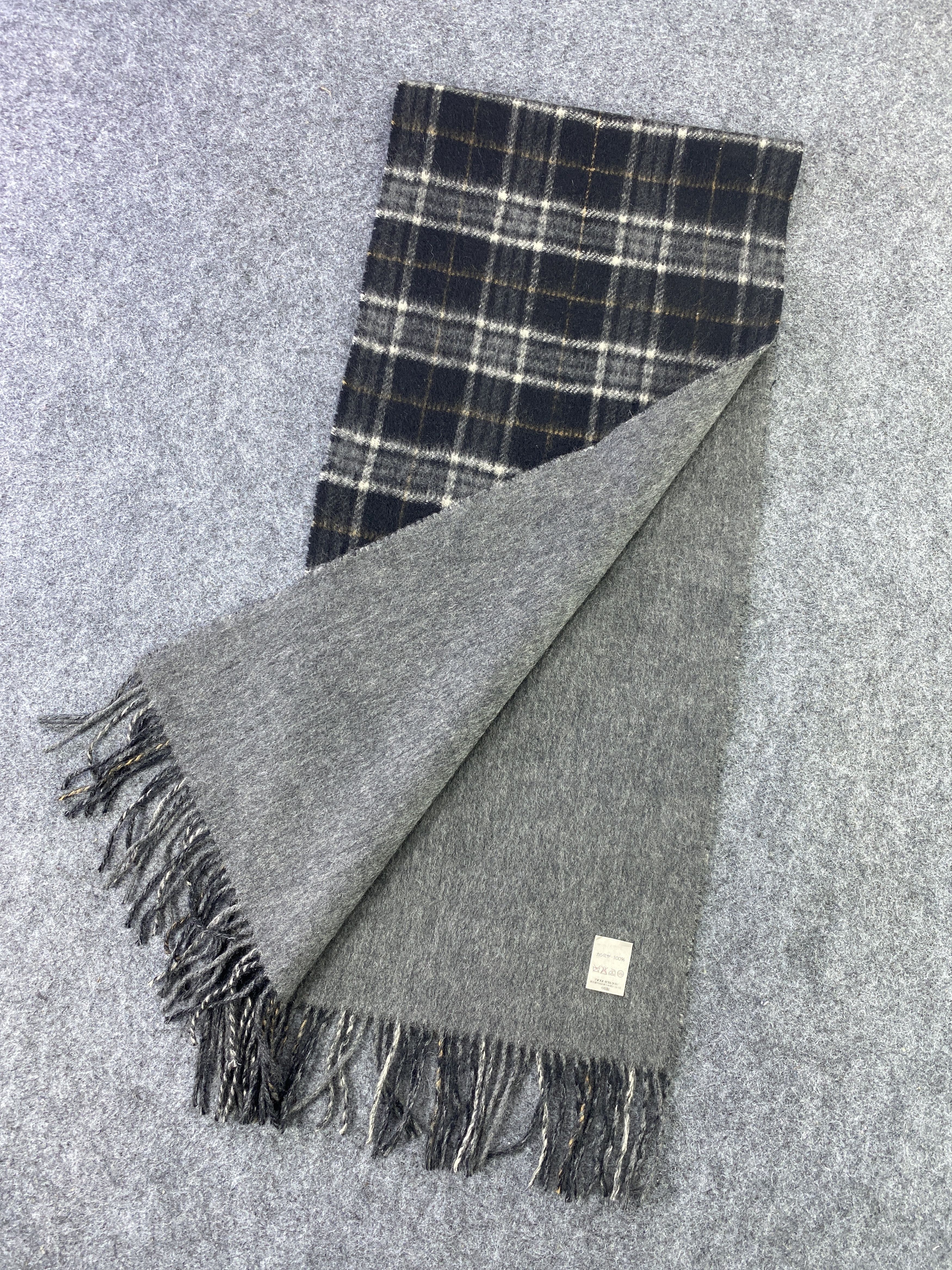 Pierre Balmain Pierre Balmain Scarf/Muffler/Neckwear -T415 Size ONE SIZE - 4 Thumbnail