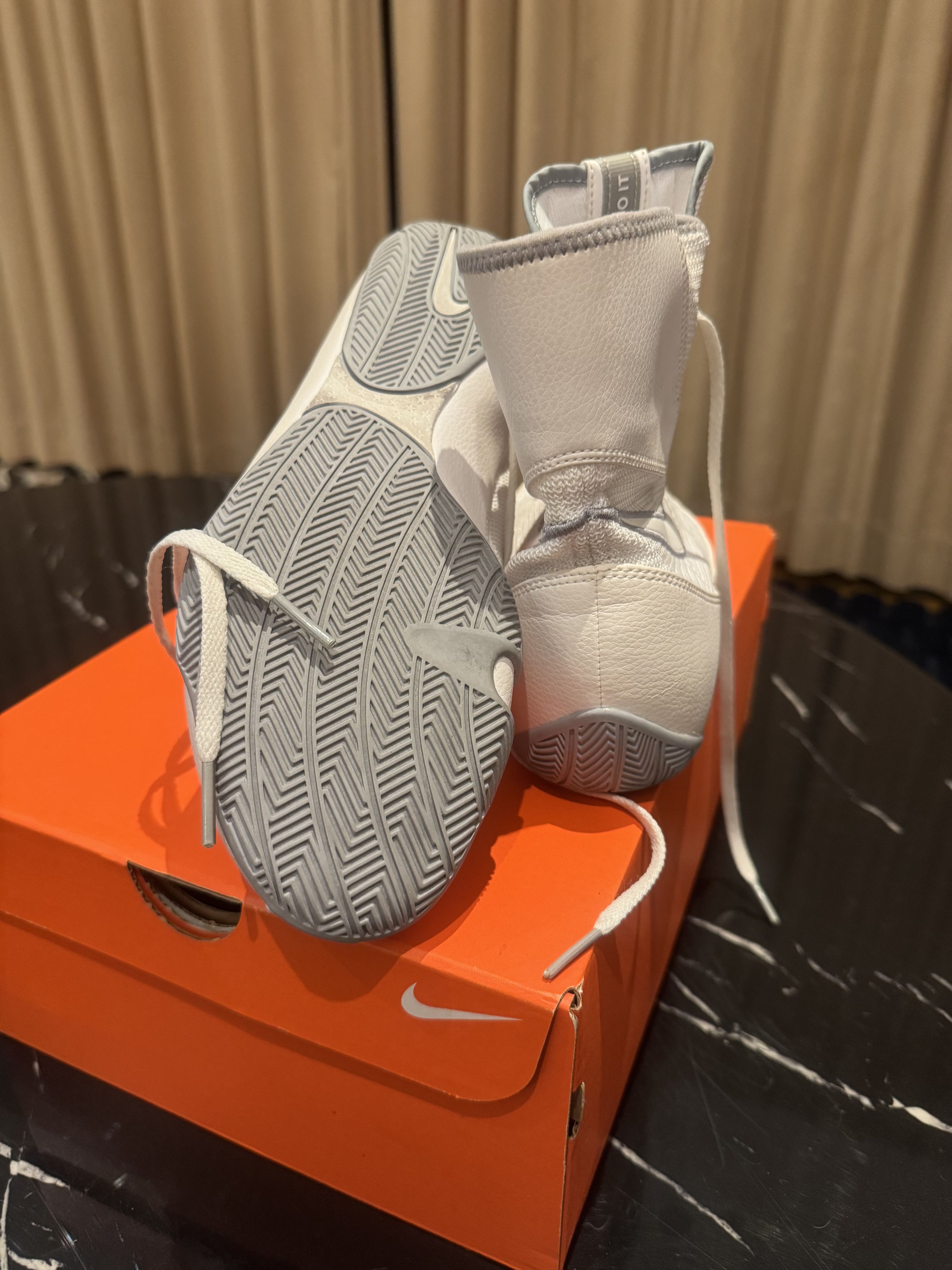 Nike NIKE MACHOMAI Size US 7 / EU 40 - 2 Thumbnail