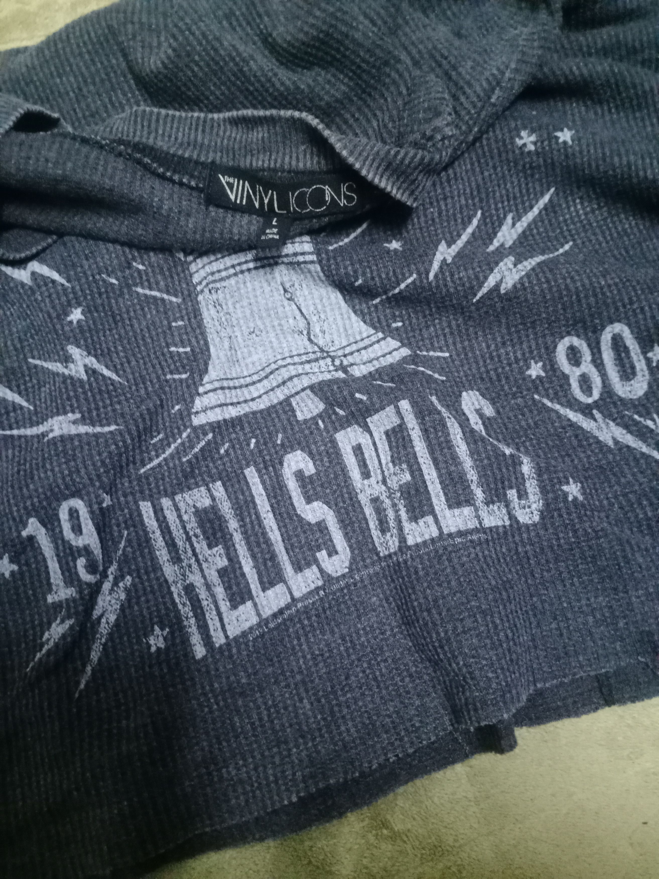 AC/DC × Vintage AC/DC HELLS BELLS 1980 tshirt Size L / US 10 / IT 46 - 2 Thumbnail