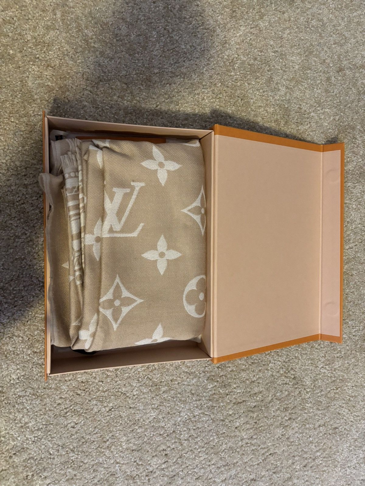 Louis Vuitton Louis Vuitton Amazingram Stole Scarf Size ONE SIZE - 2 Thumbnail