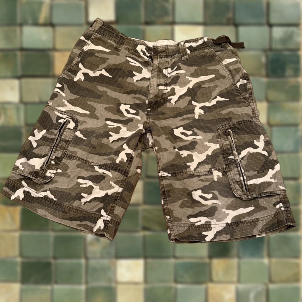 The North Face The North Face Grey Camouflage Pattern Cargo Shorts Size 32 Multiple Pockets, Cargo, Men, Regular Fit, Grey, 32, Casual, Travel, Workwear Size US 32 / EU 48 - 1 Thumbnail