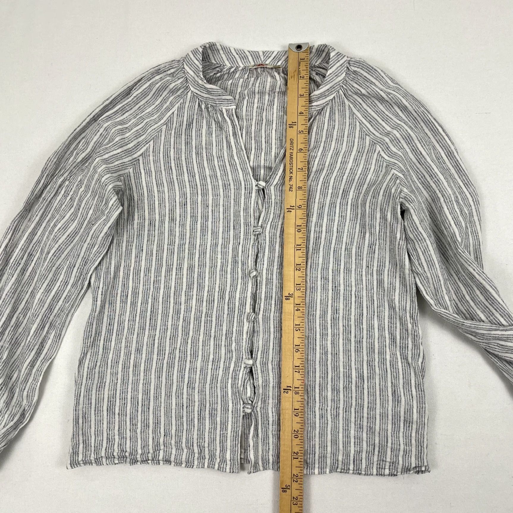 Faherty Faherty Button Up Shirt Womens XS Linen Peasant Striped Casual Sleeve 3/4 White V-Neck Button-Down Casual Shirt Men or Women? Size XS / US 0-2 / IT 36-38 - 3 Thumbnail