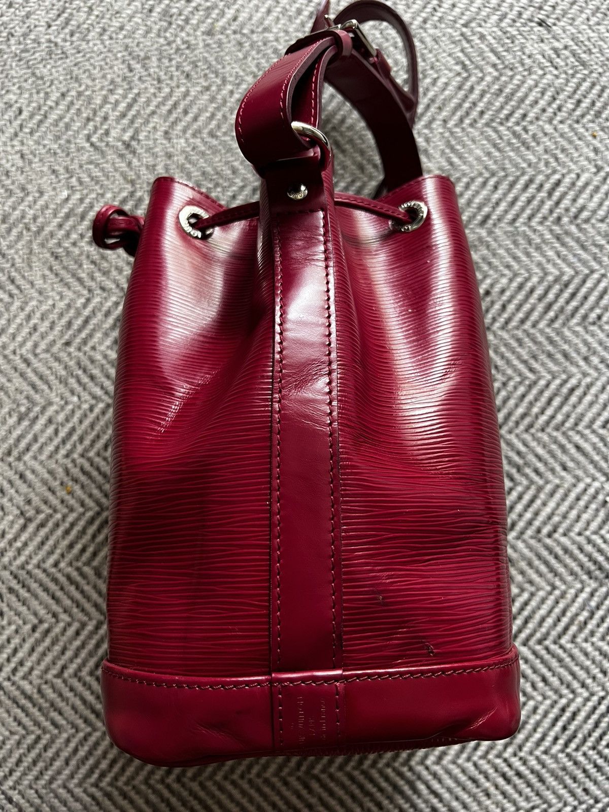 Louis Vuitton Louis Vuitton Fuchsia Epi Leather Noe BB Bag Size ONE SIZE - 4 Thumbnail