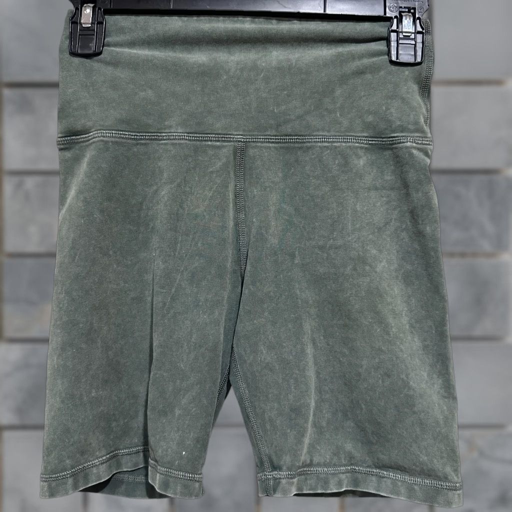 Vintage VINTAGE OFFLINE Aerie Bike Shorts Women S Green 7 Inseam Slim Yoga Cycling Running Athleisure Womens Size 28" / US 6 / IT 42 - 1 Thumbnail