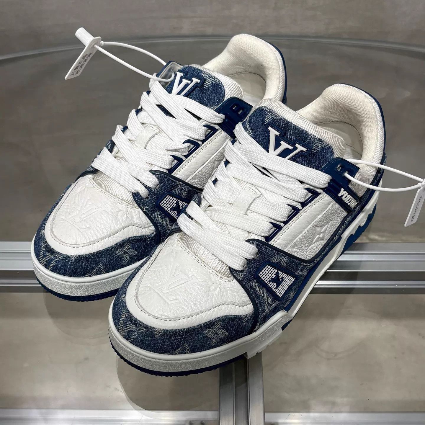 Louis Vuitton LV Trainer White Blue Denim UK2.5/36.5 Size US 6 / IT 36 - 2 Thumbnail