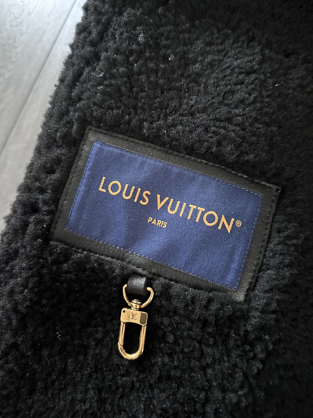 Louis Vuitton louis vuitton embossed monogram shearling jacket black Size US M / EU 48-50 / 2 - 6 Thumbnail