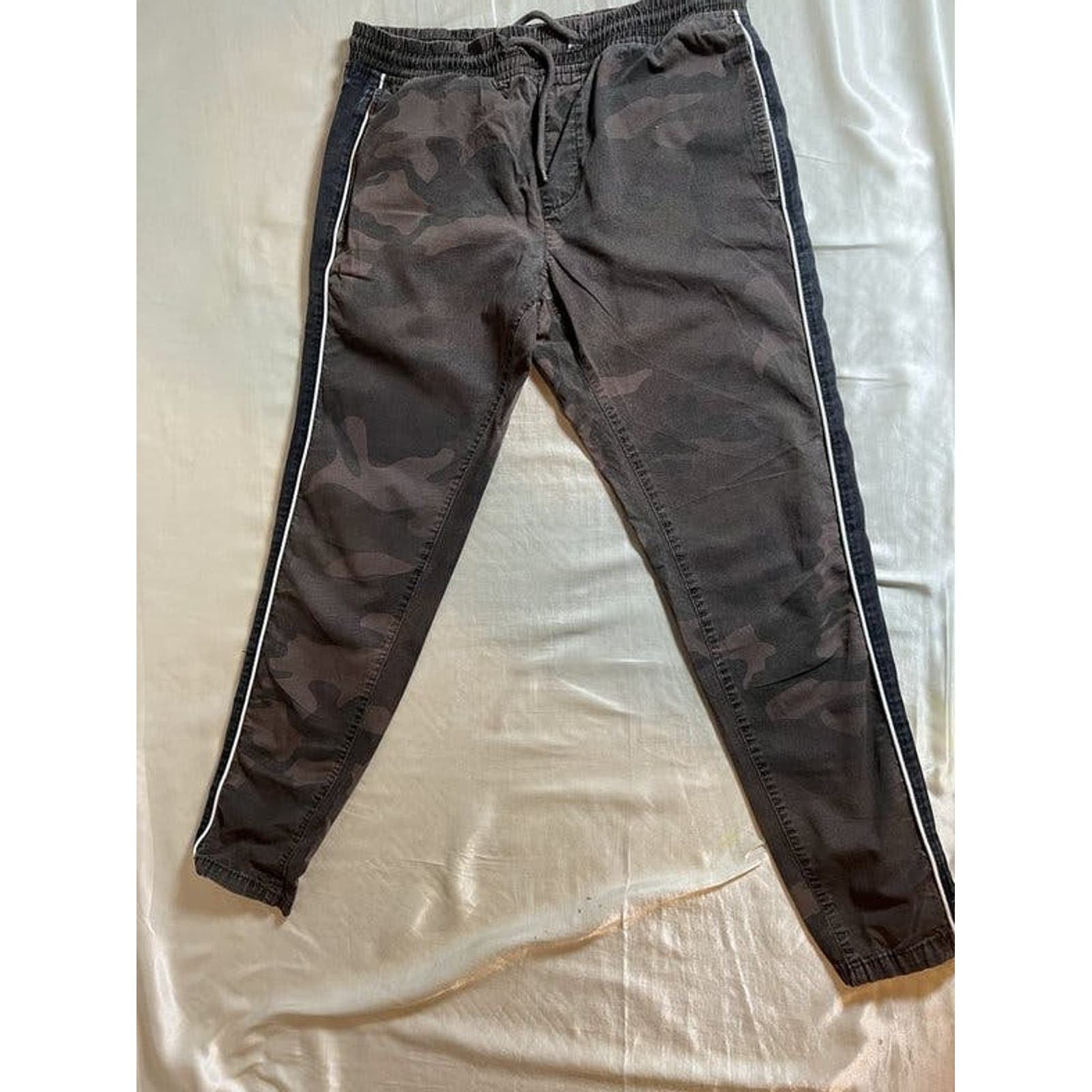 Brave Soul Tapered Camo Joggers Size US 28 / EU 44 - 2 Thumbnail