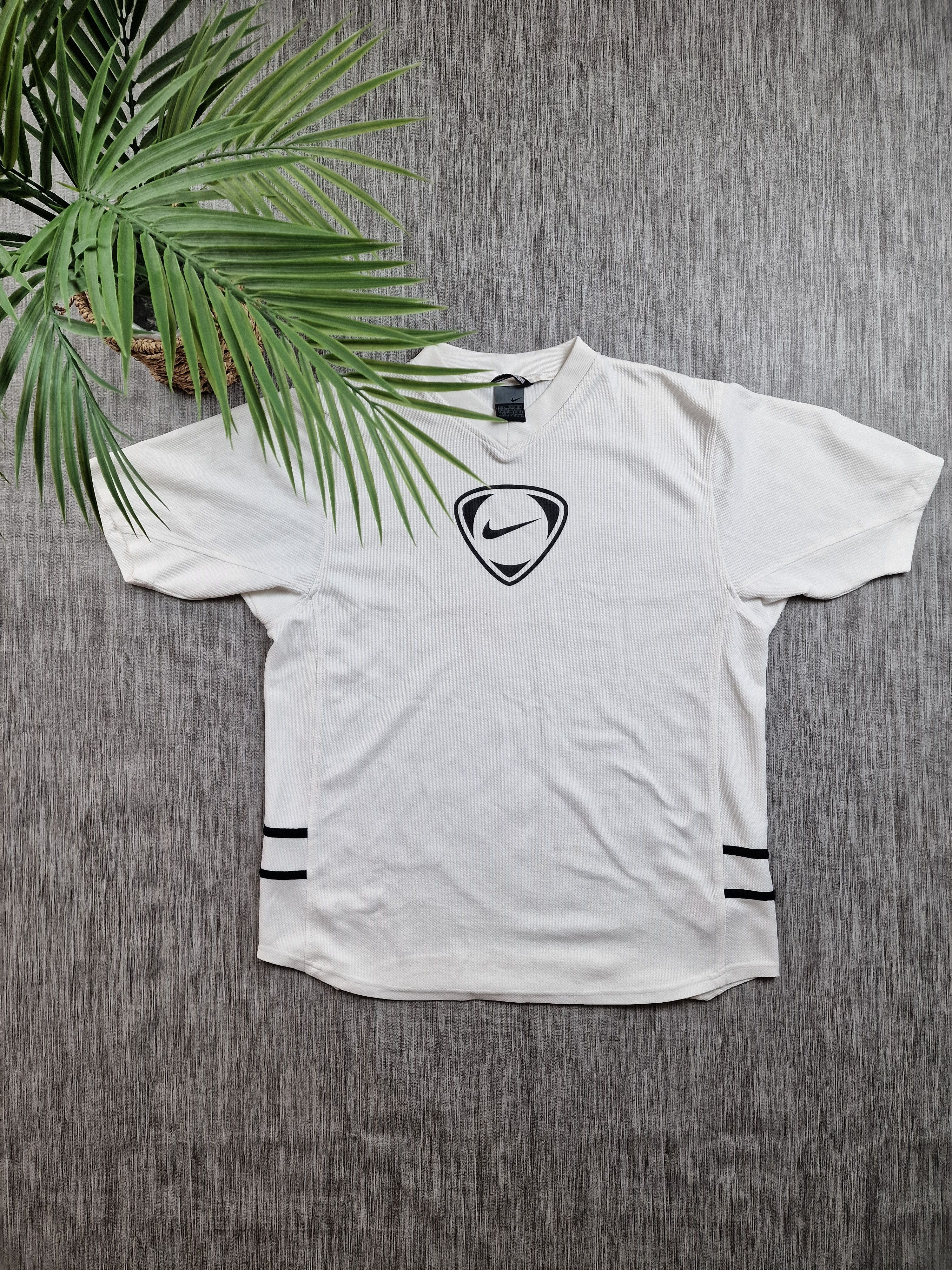 Nike × Vintage 90s Nike Swoosh Vintage Y2K Retro Tee T-Shirt Size US L / EU 52-54 / 3 - 1 Thumbnail