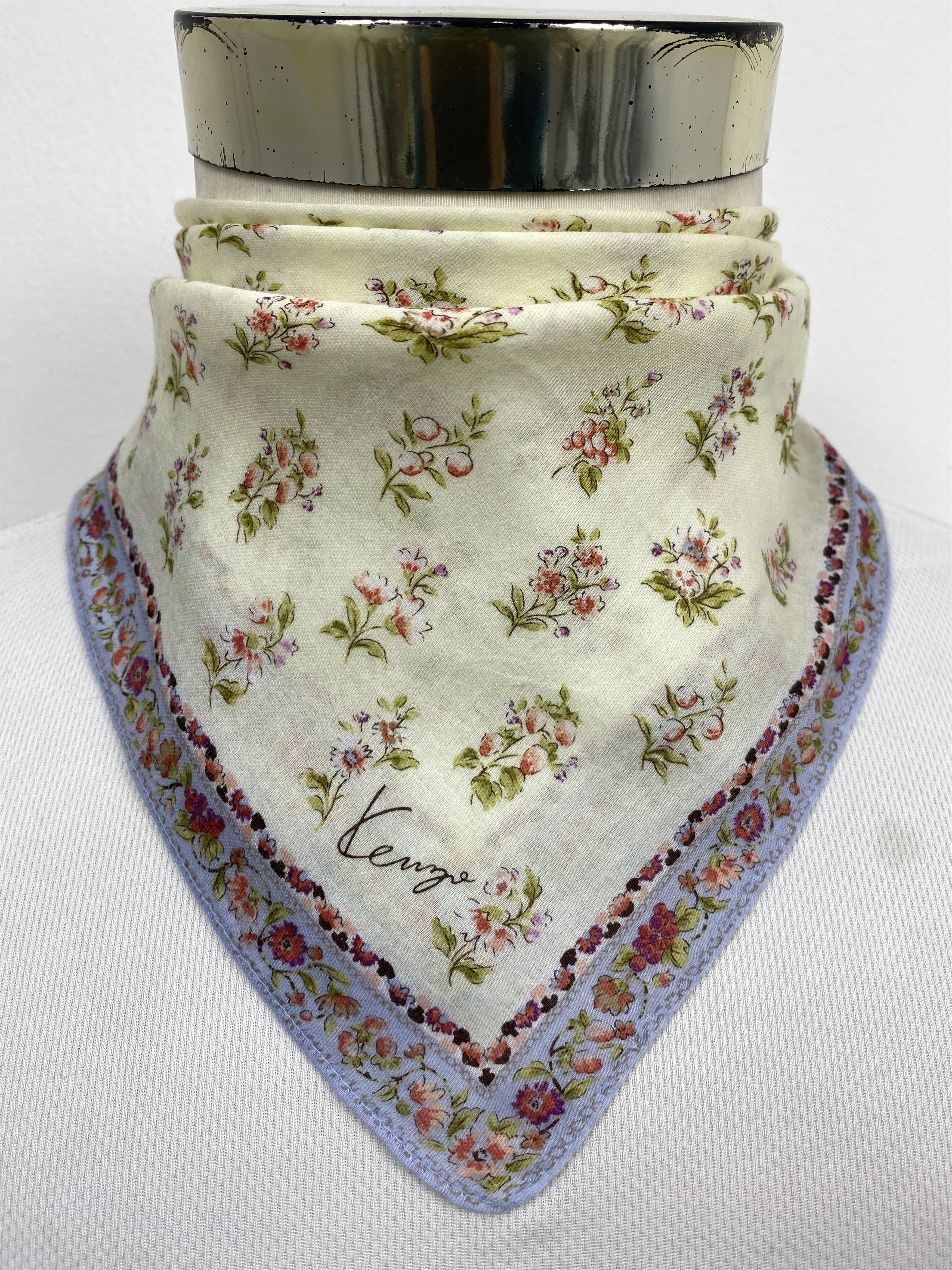 Kenzo Kenzo Flowers Handkerchief / Neckerchief KT0263 Size ONE SIZE - 1 Thumbnail