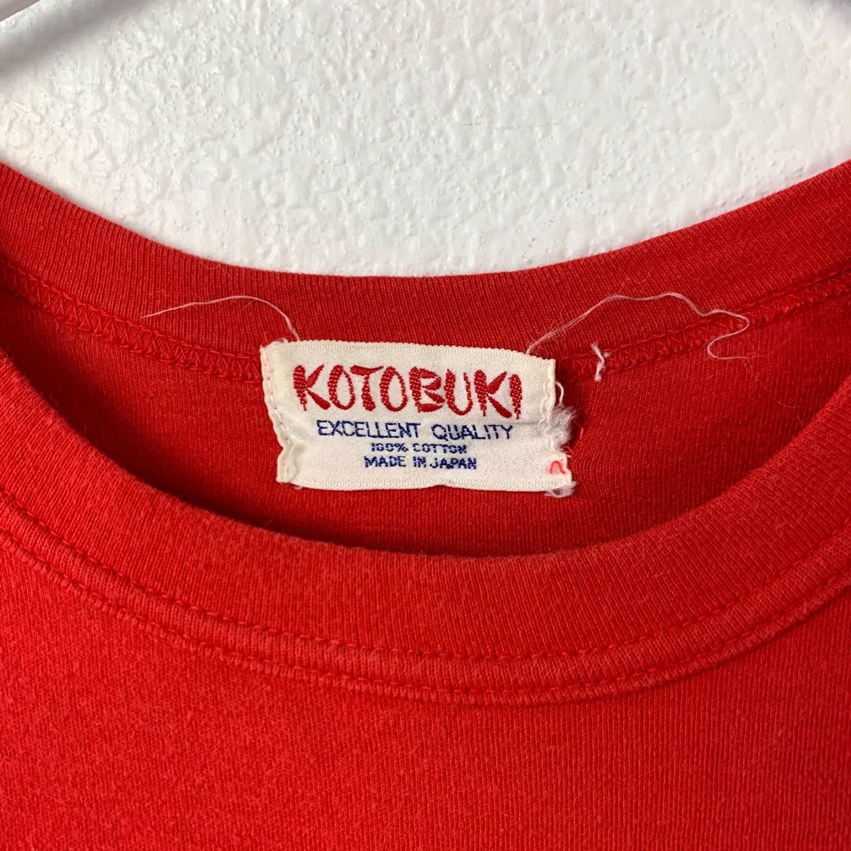 Vintage VINTAGE Kotobuki T-Shirt Men Red 100% Cotton Short Sleeve Round Neck 35" Chest Logo All Seasons Easy Care Regular Size M Vintage: Yes Size US M / EU 48-50 / 2 - 3 Thumbnail