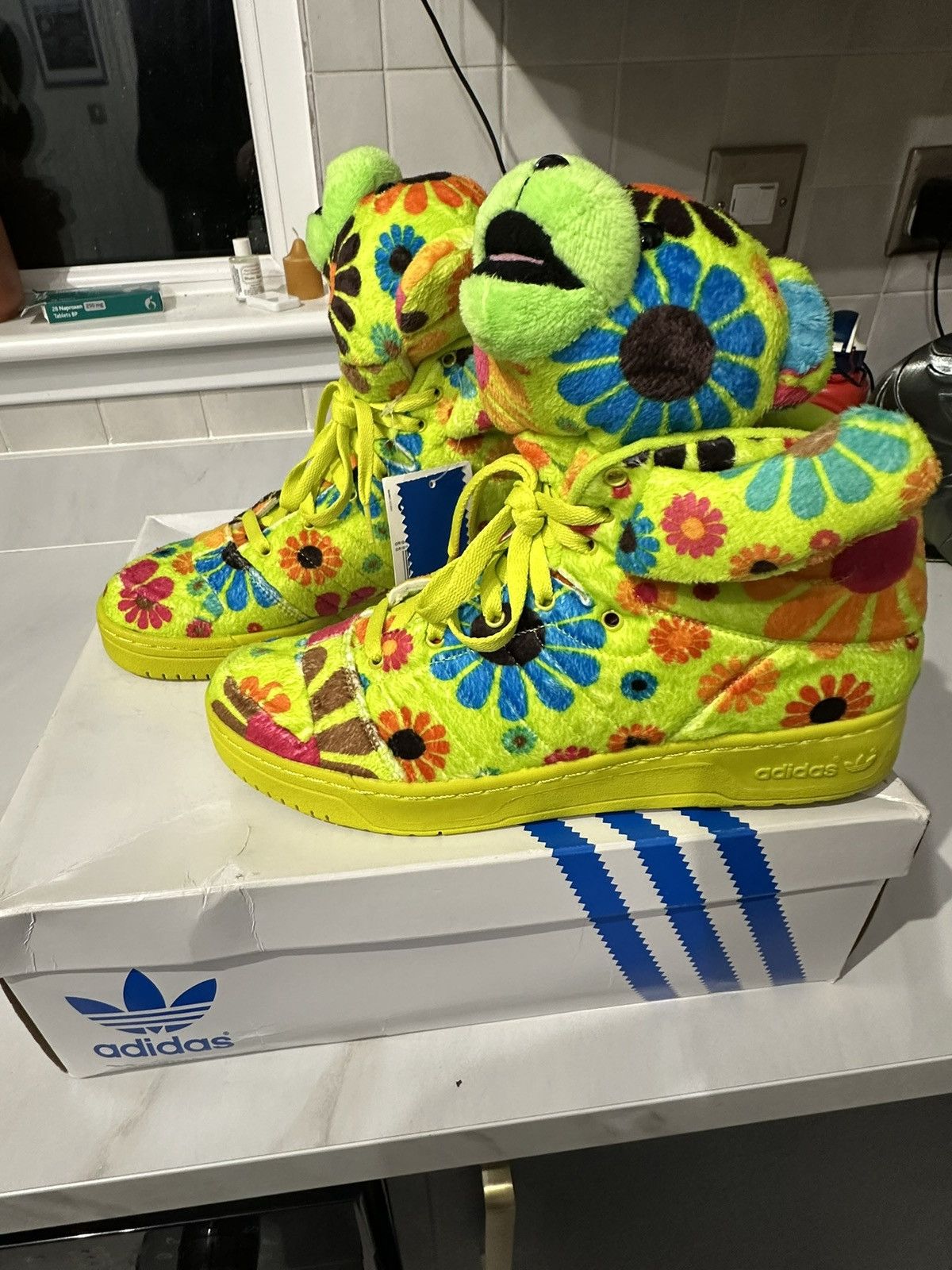 Adidas × Jeremy Scott Jeremy Scott x Adidas JS Bear Flower Power 