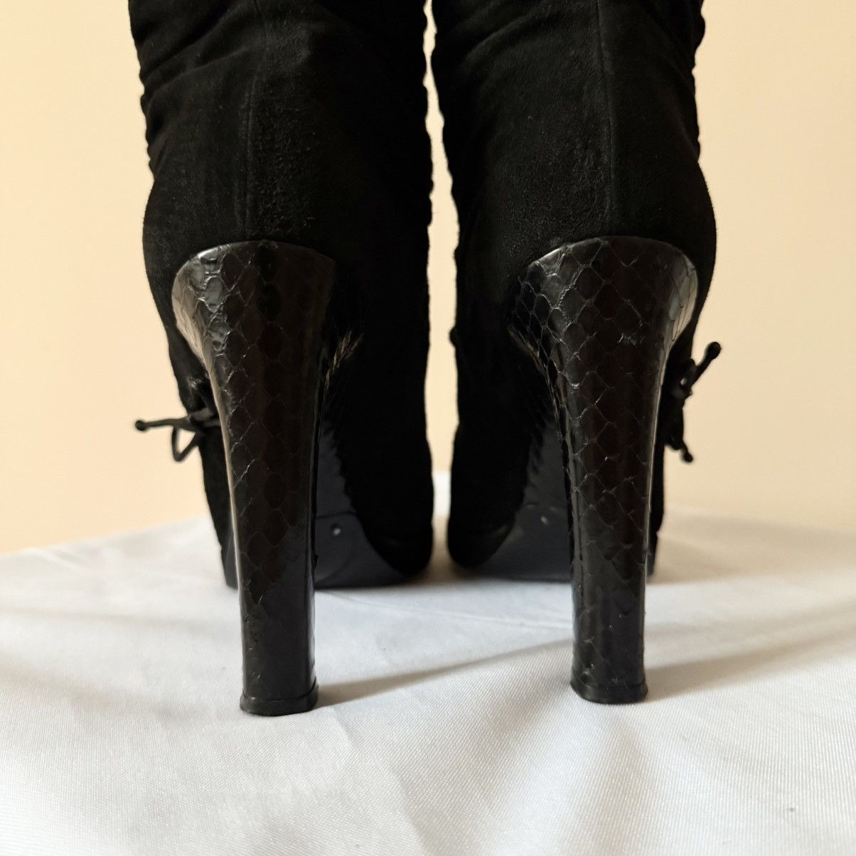 Gucci Gucci Tom Ford Era Suede Slouch Black Bows Boots Heels Size US 5 / IT 35 - 9 Thumbnail