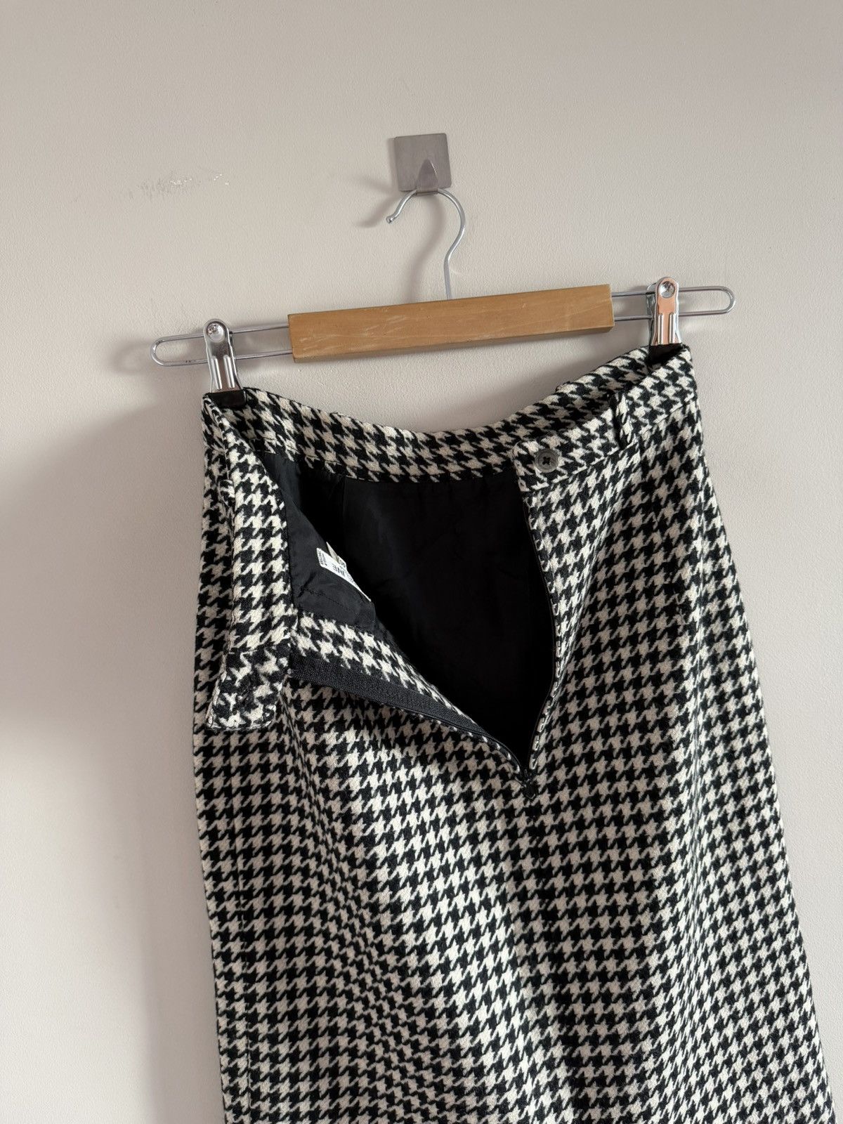 Celine Vintage Celine Wool Houndstooth Pencil Skirt Size 28" / US 6 / IT 42 - 4 Thumbnail