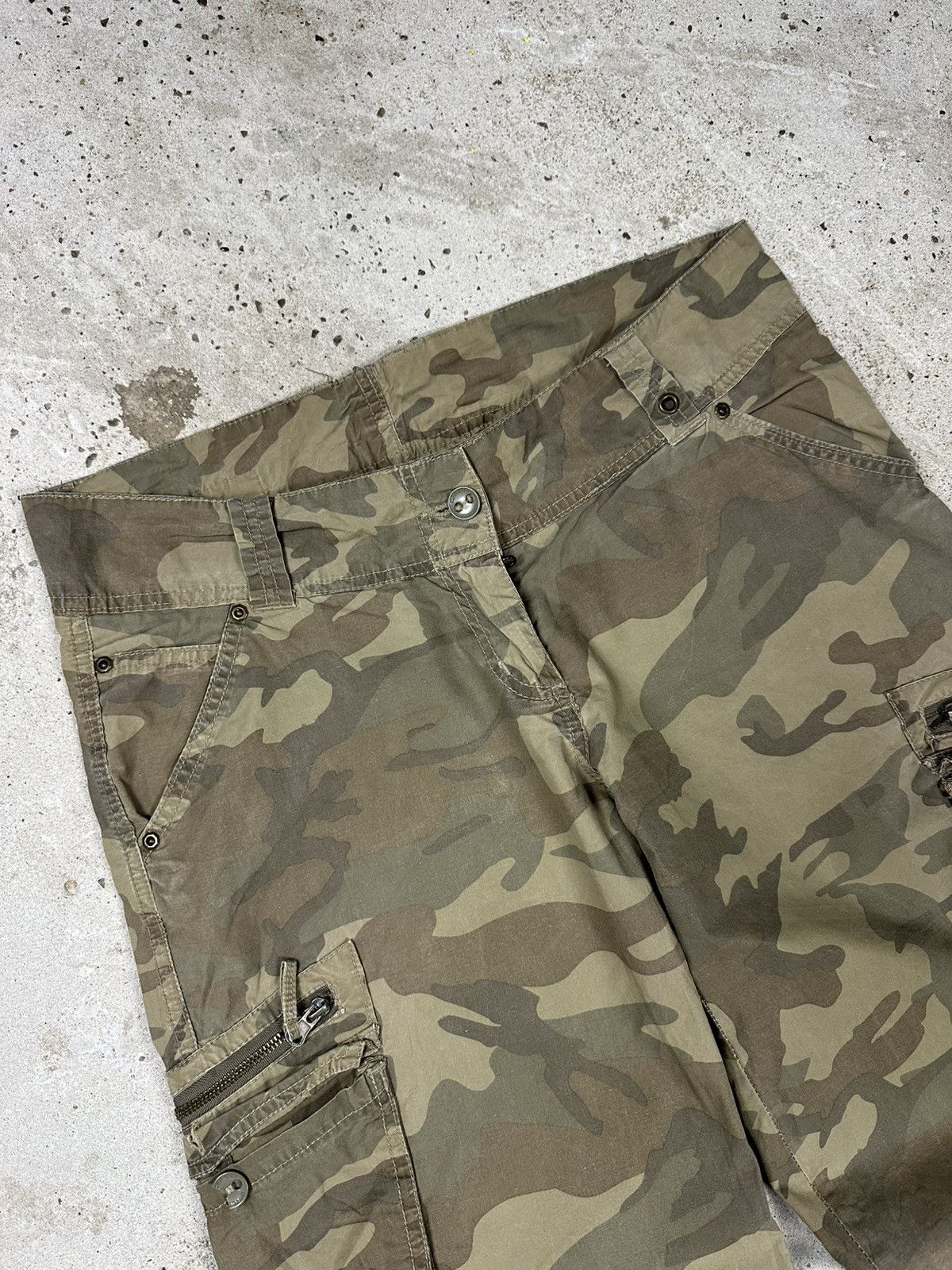 Japanese Brand × Vintage Vintage Y2K Washed Camo Cargo Flare Pants Boot Cut Size US 30 / EU 46 - 7 Thumbnail