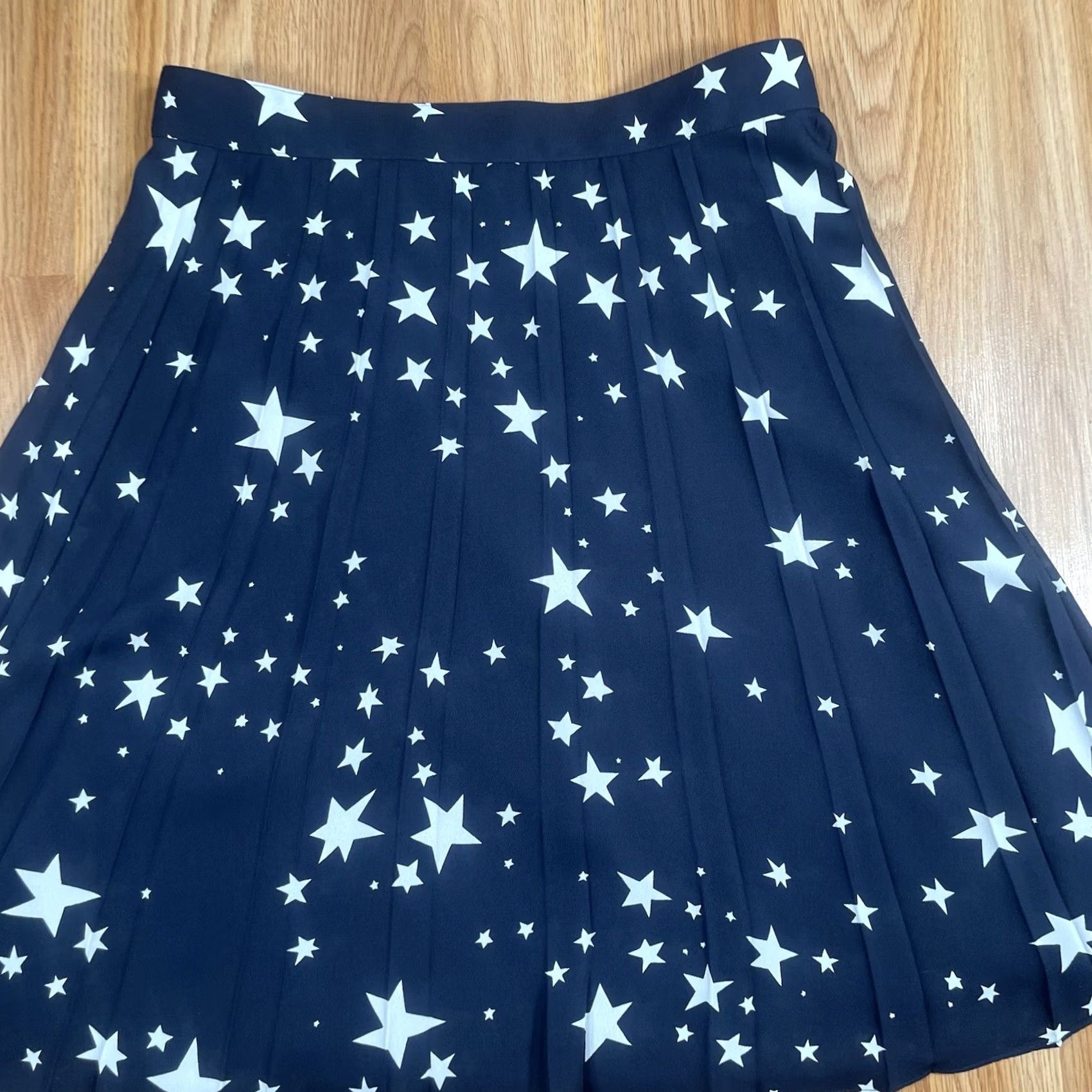 Vintage J Crew Skirt Womens 2 Navy Pull-on Zipper Pocket Above Knee Length Polyester NWT Blue Star Pattern All Seasons Pockets Womens Skirt 2 Navy Size 26" / US 2 / IT 38 - 2 Thumbnail