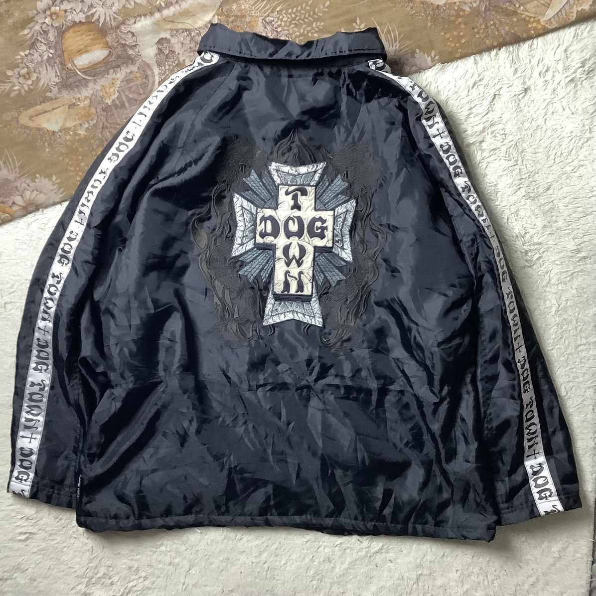 Dogtown Vintage'90s DogTown Big Logo Spell Out Jacket Size US XL / EU 56 / 4 - 10 Thumbnail