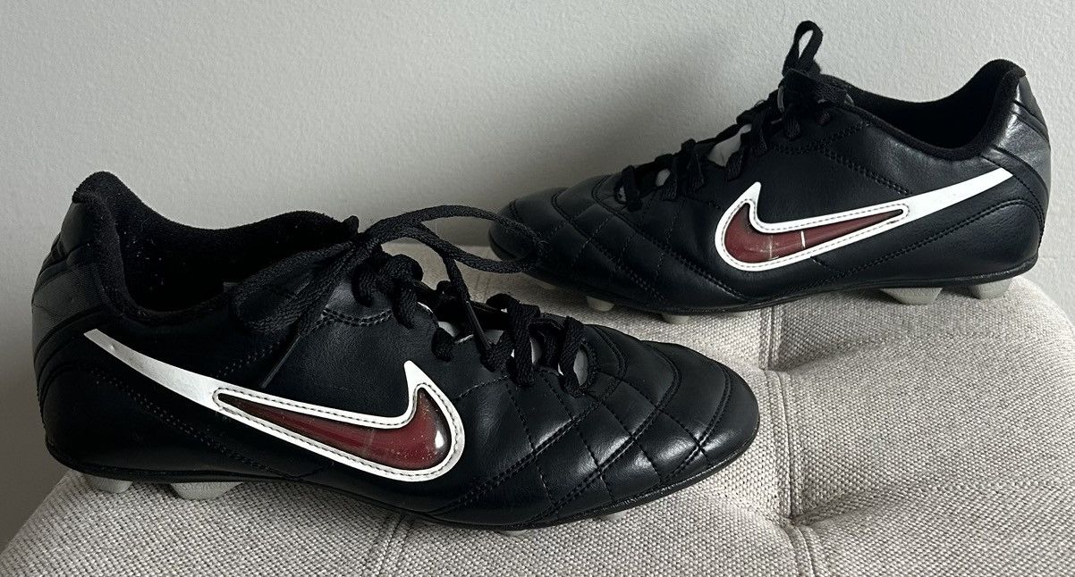 Nike Nike Rio Tiempo Youth Black Soccer Cleats Shoes 524396-010 Size US 6 / EU 39 - 1 Thumbnail