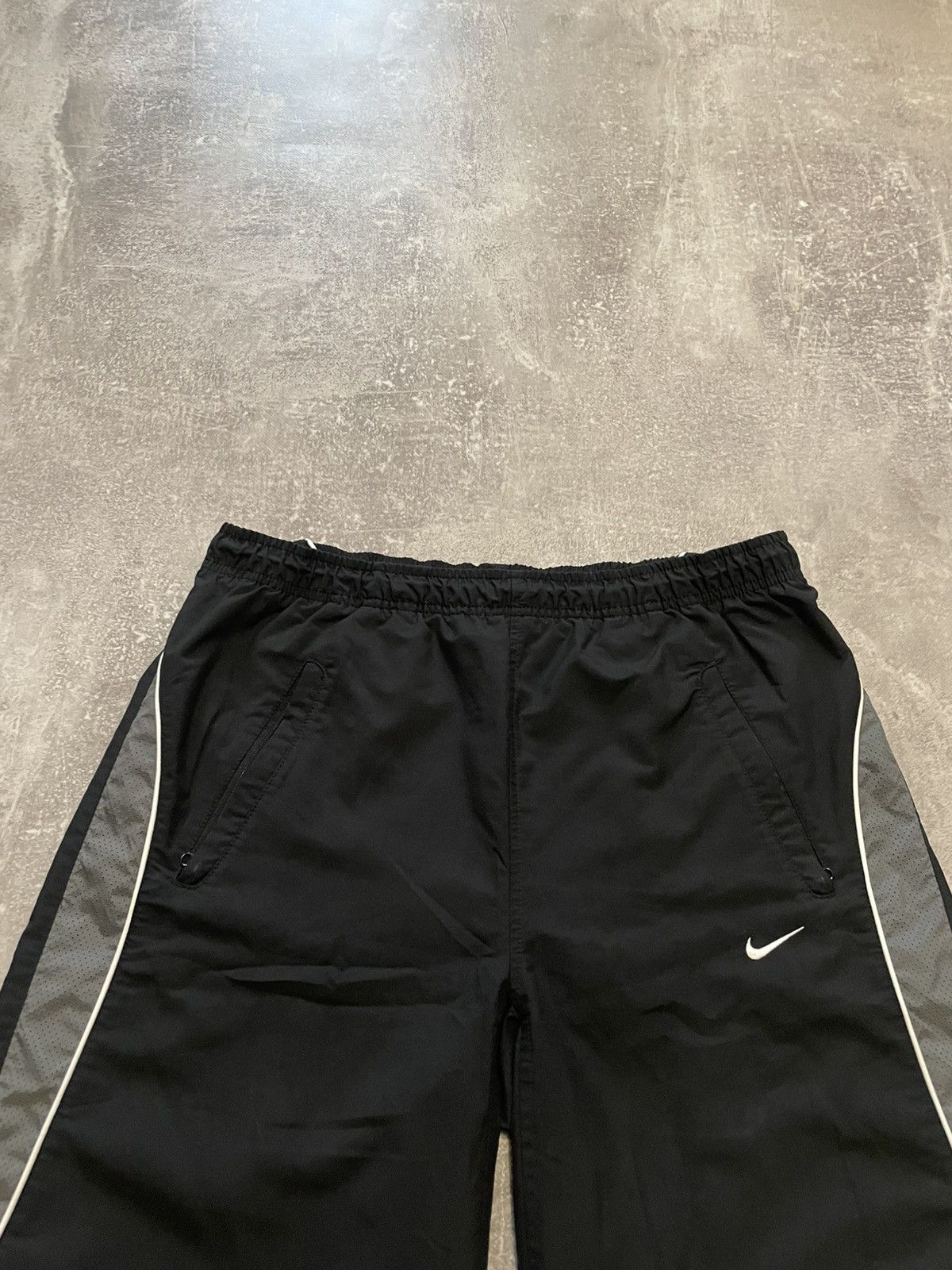 Nike × Vintage Vintage Nike Black Nylon Parachute Shorts Y2K Size M Size US 32 / EU 48 - 2 Thumbnail