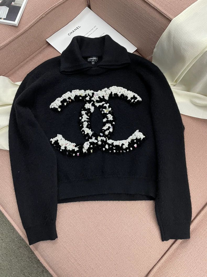Chanel Chanel 22N Ski Series Pearl Double C Large Logo Cashmere S Size S / US 4 / IT 40 - 1 Thumbnail