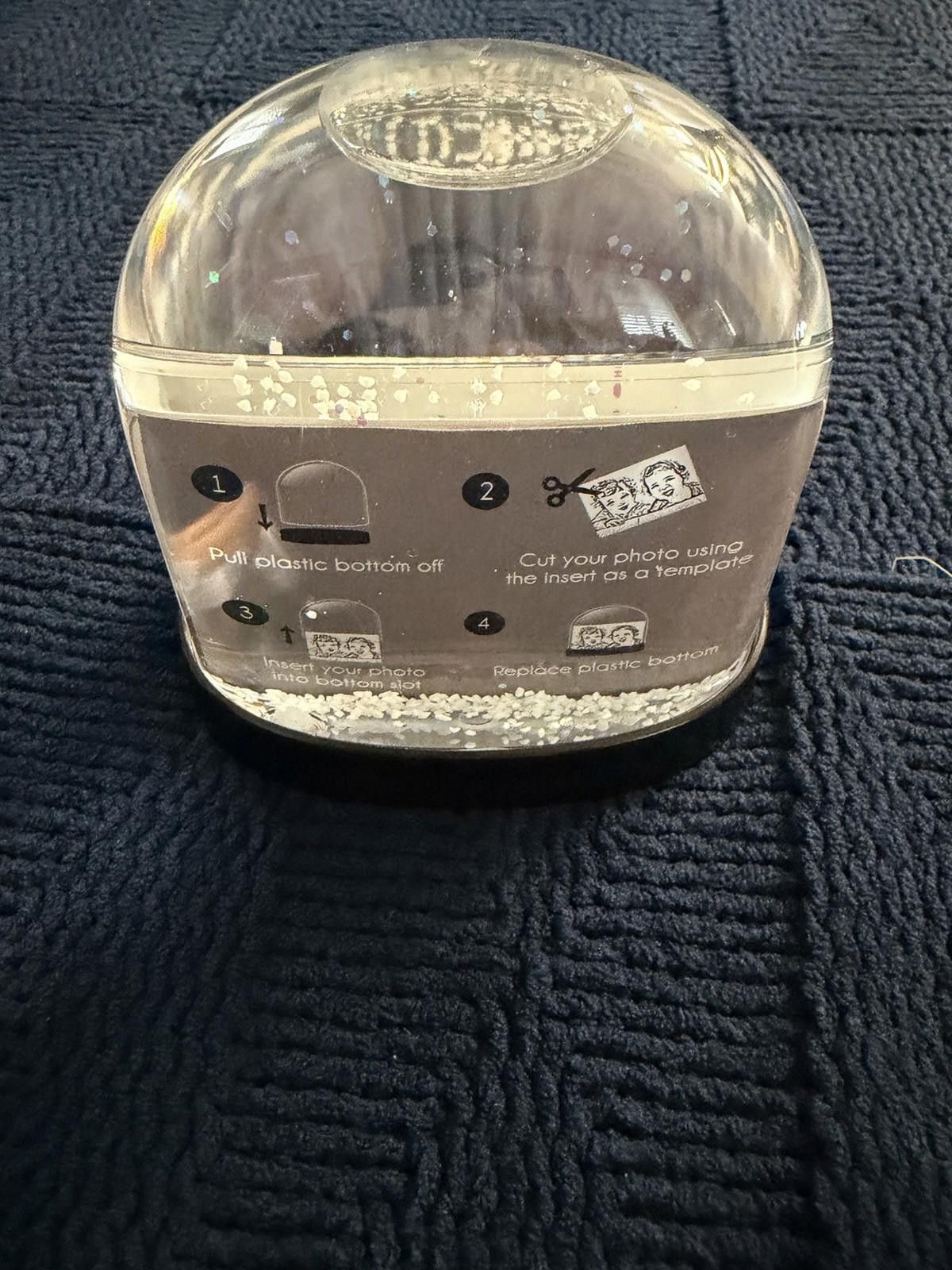 The Unbranded Brand Snow globe Picture Frame Size ONE SIZE - 2 Thumbnail