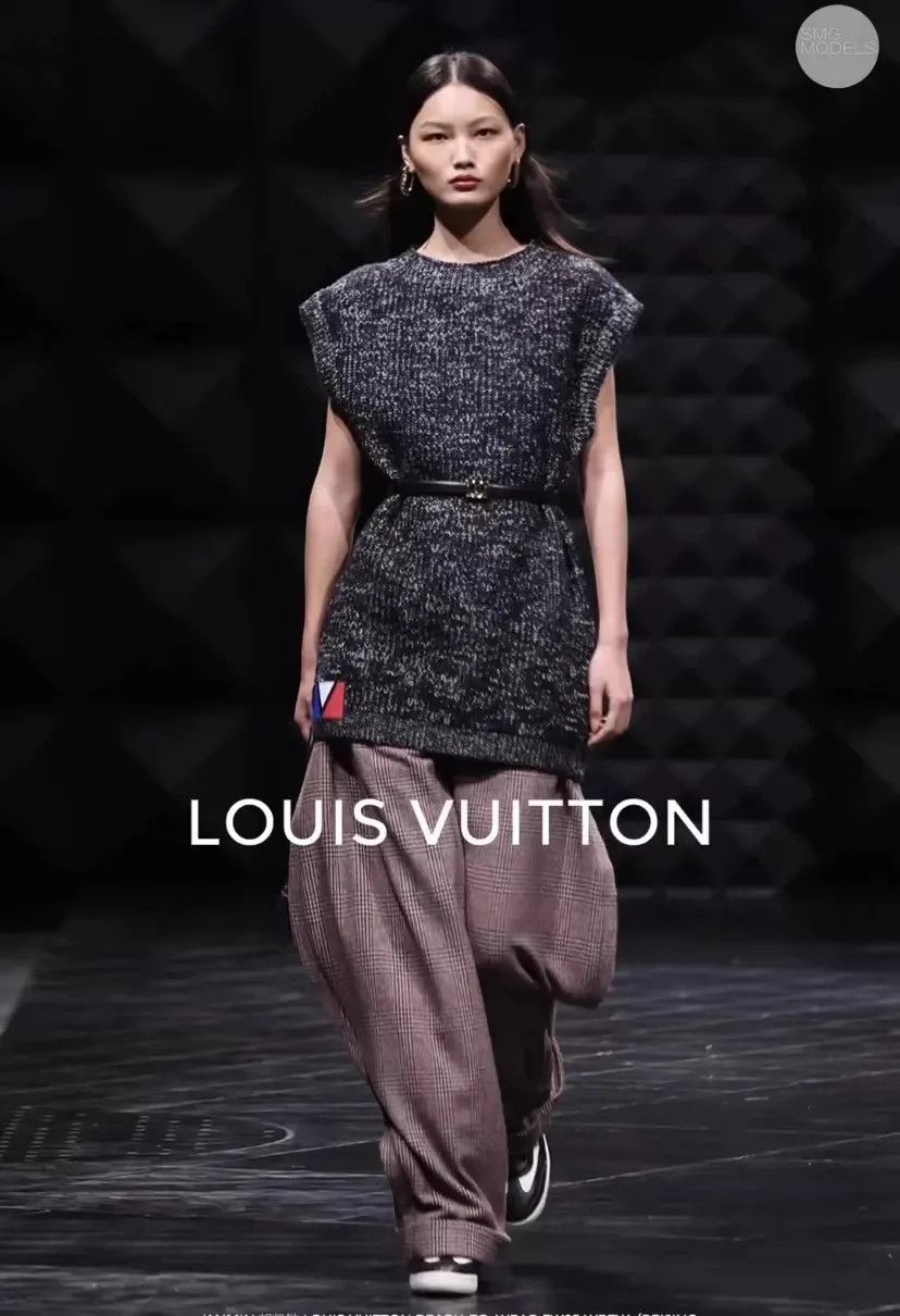 Louis Vuitton LV Gray Knit Cinched XS Runway Dress Size XS / US 0-2 / IT 36-38 - 2 Thumbnail