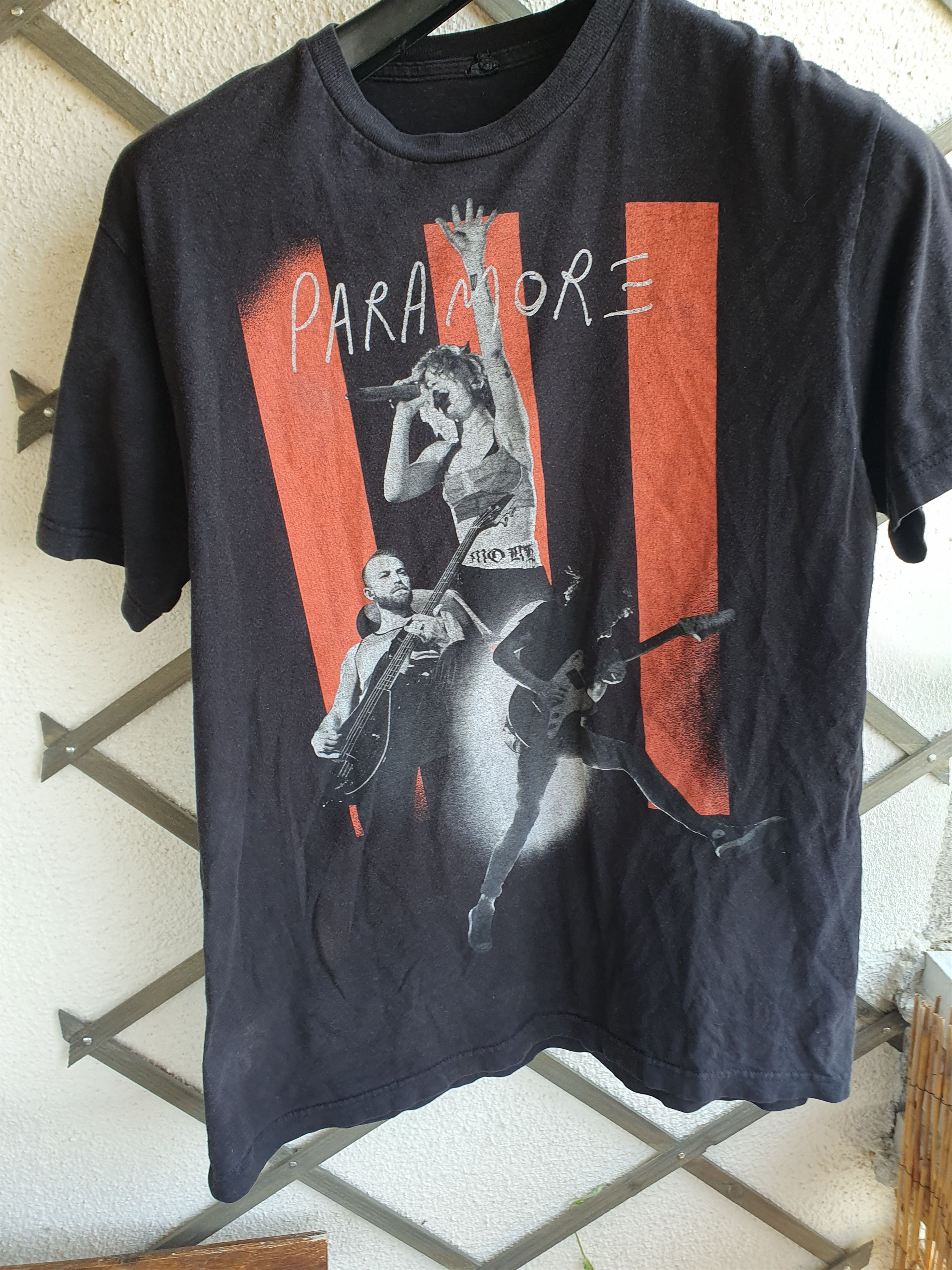 Band Tees Paramore Band Rock t-shirt sz L/M? Size US L / EU 52-54 / 3 - 1 Thumbnail
