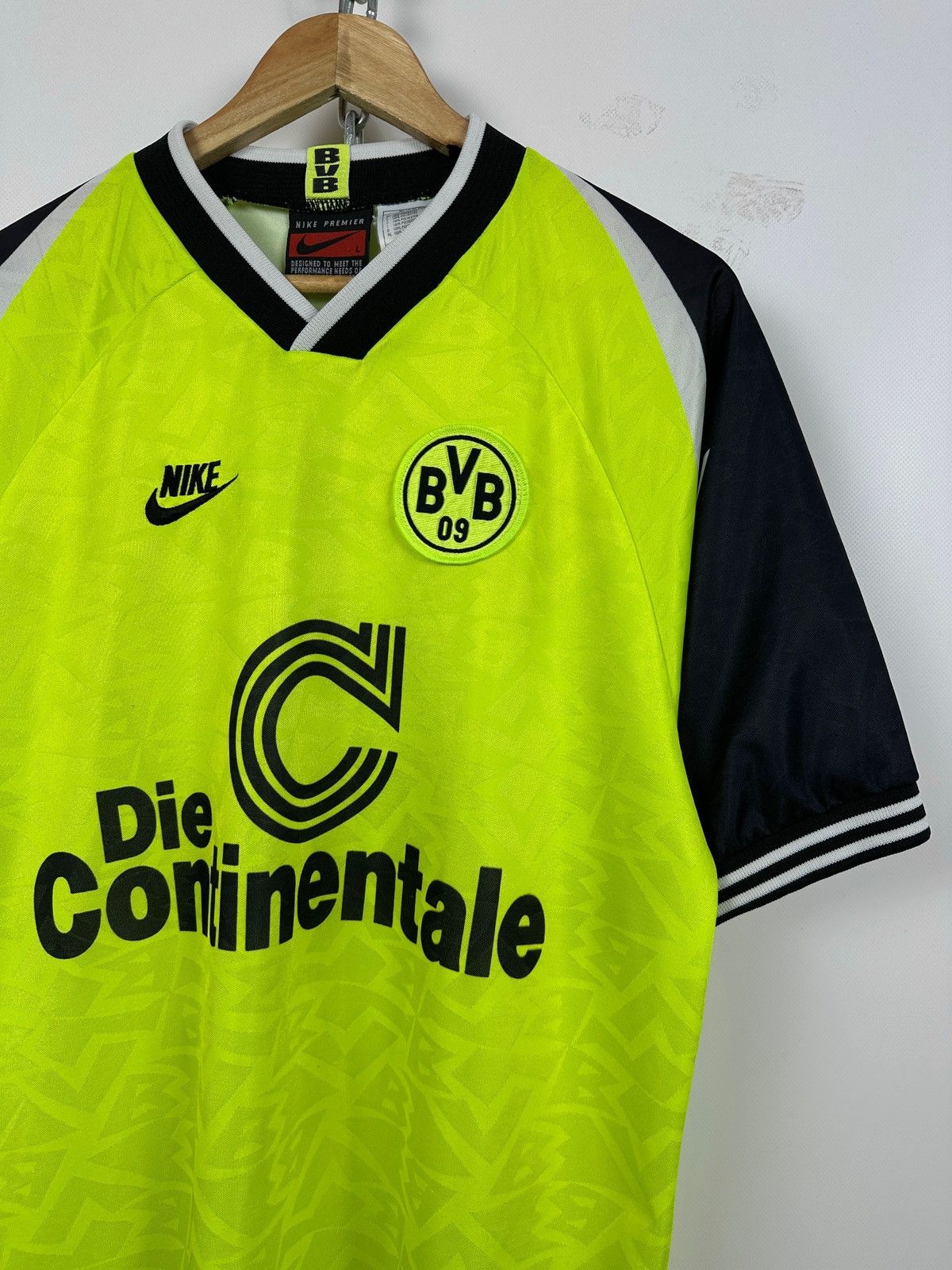 Nike 1995/96 Nike Borussia Dortmund Deutschmeister Soccer Jersey Size US L / EU 52-54 / 3 - 5 Thumbnail