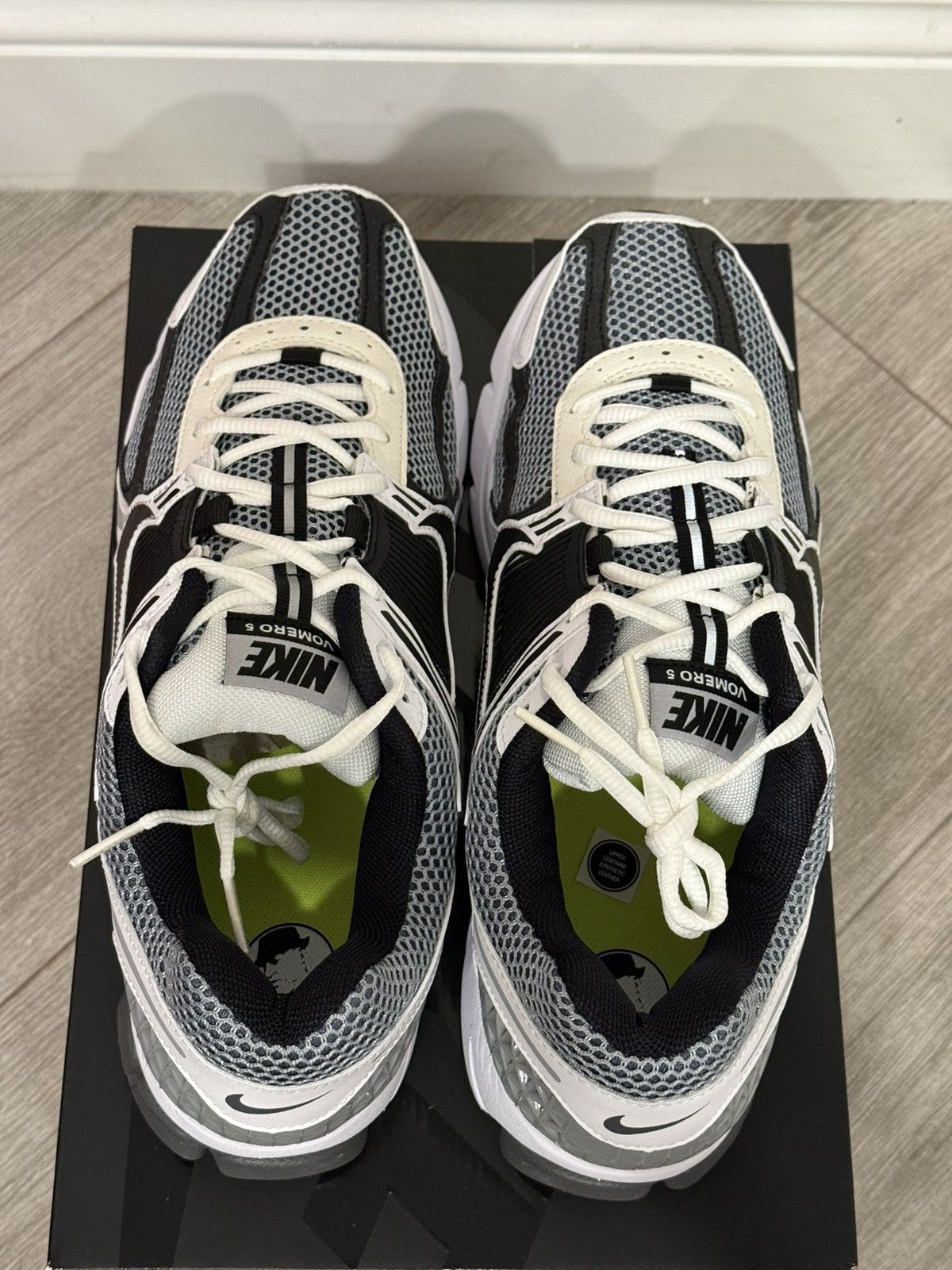 Nike Nike Air Zoom Vomero 5 SE SP Dark Grey Black White Size 12 Size US 12 / EU 45 - 5 Thumbnail