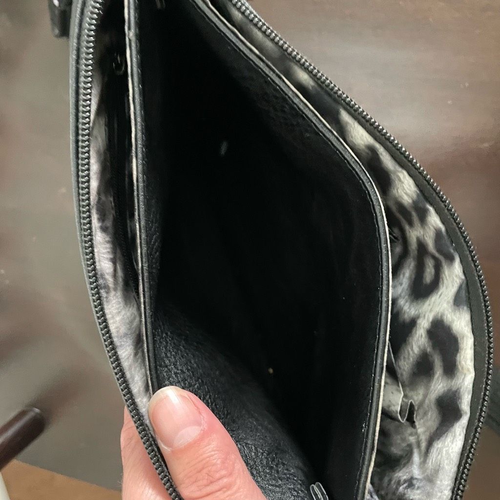 Other Boutique Brand Vegan Leather Black Tan Woven Crossbody Clutch Purse Bag Size ONE SIZE - 9 Thumbnail