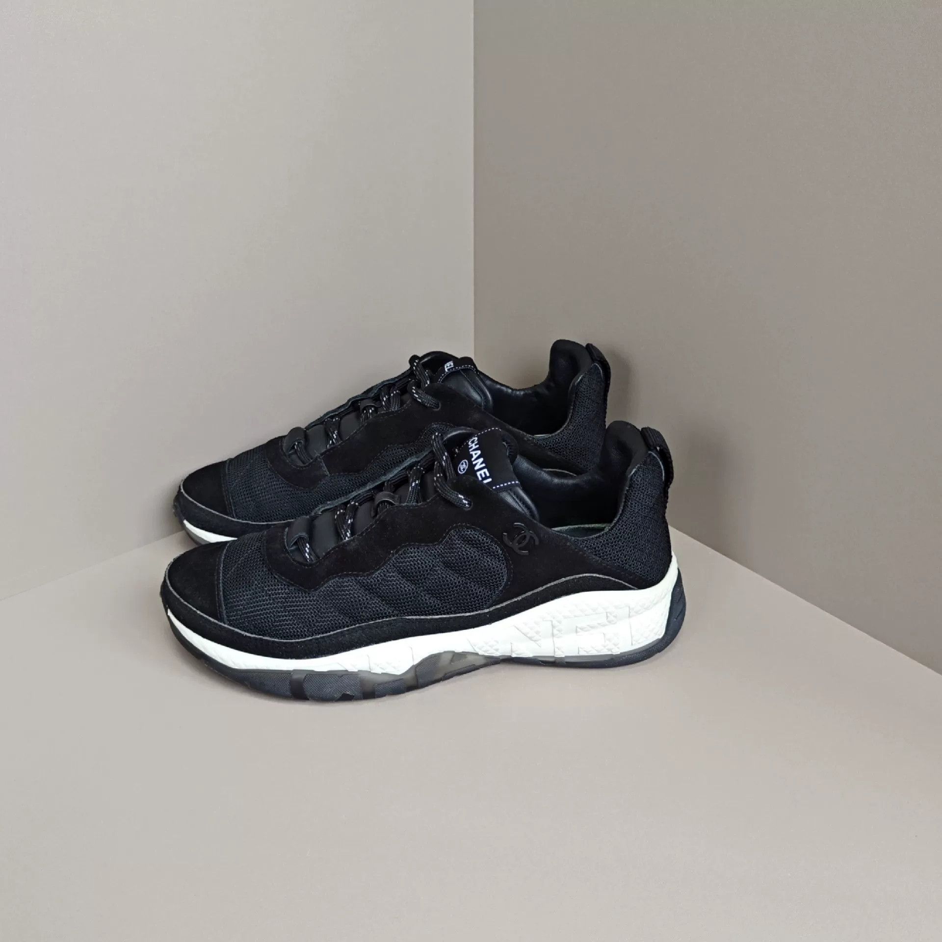 Chanel Chanel Casual Black Lowtop Sneakers 7 Men Size US 7 / EU 40 - 1 Thumbnail