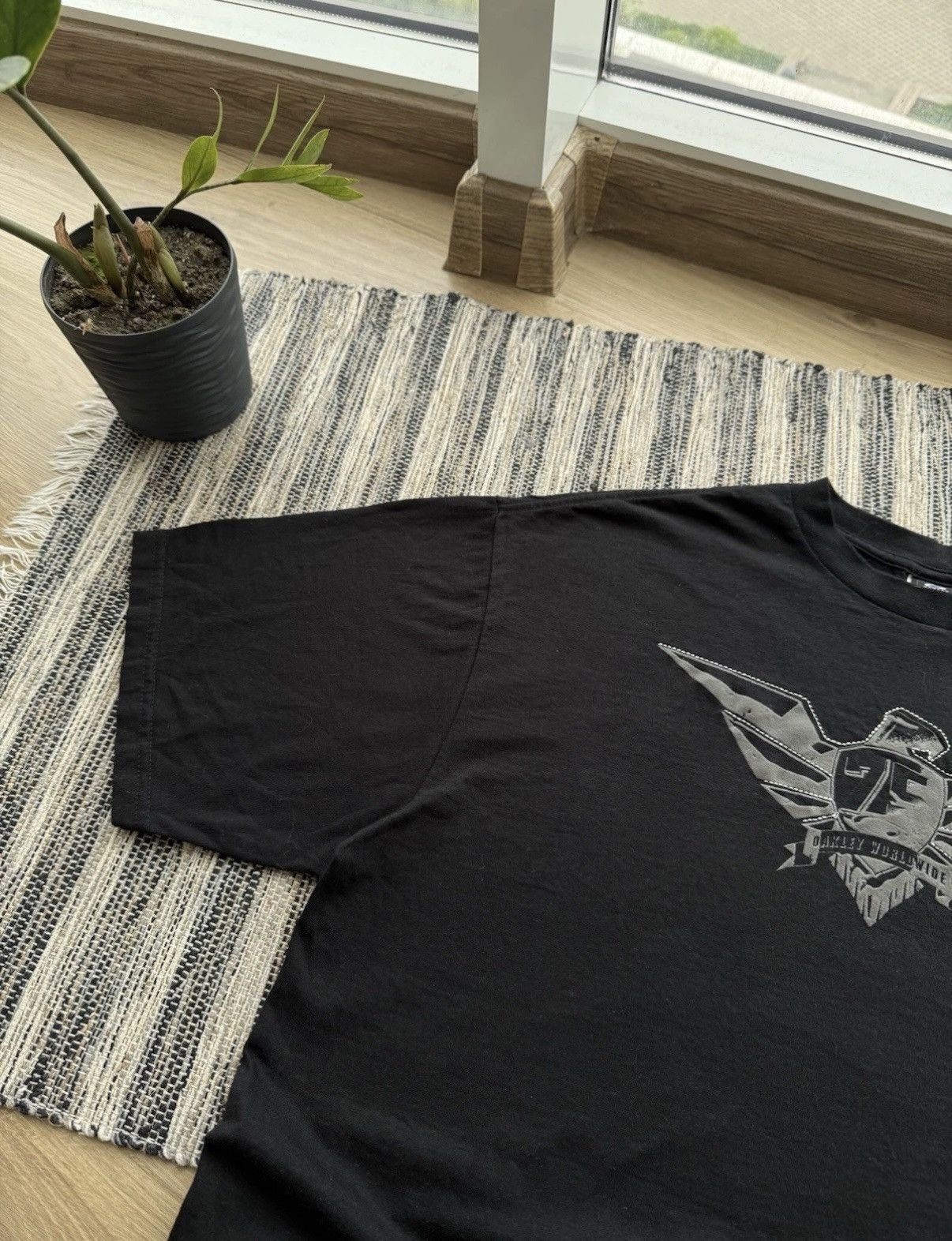 Oakley VINTAGE OAKLEY WORLDWIDE T-SHIRT BLACK Y2K OVERSIZED Size US XL / EU 56 / 4 - 3 Thumbnail
