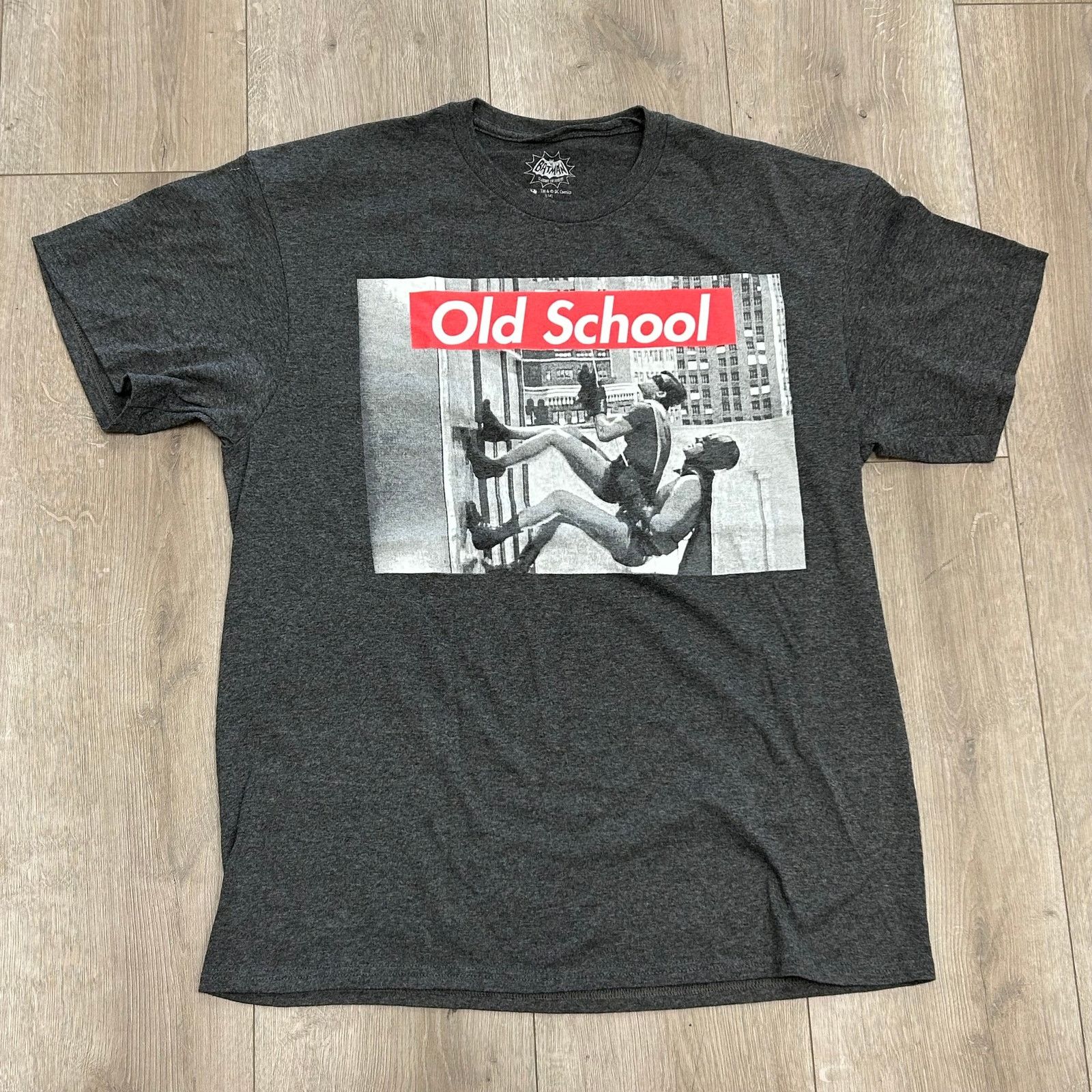 DC Comics DC Comics Batman Old School 1960s wall climb Tee T Shirt L Size US L / EU 52-54 / 3 - 1 Thumbnail