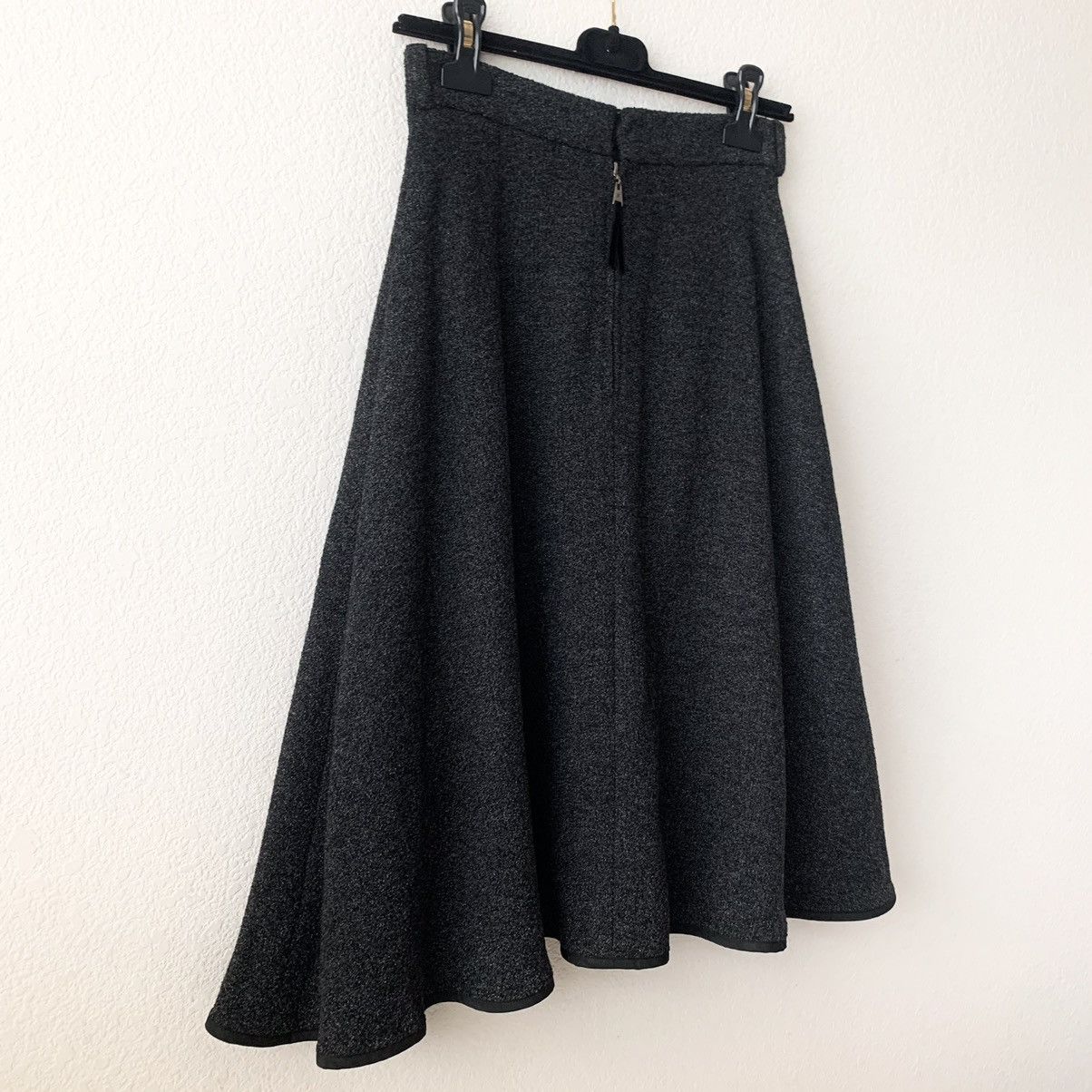 Louis Vuitton Louis Vuitton wool blend flare skirt Size 27" / US 4 / IT 40 - 10 Thumbnail