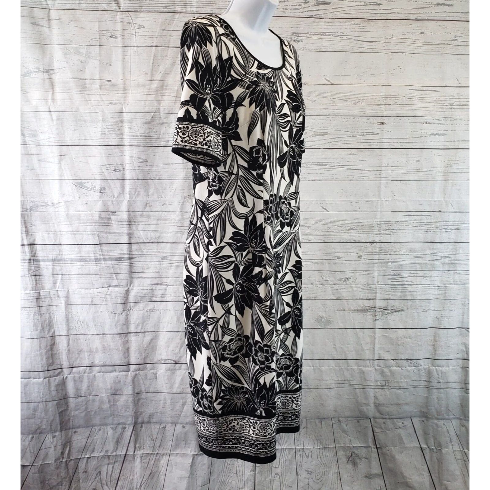 Vintage Chico's Women's Dress S Black Floral Midi Short Sleeve Shift 40" Length Size 28" / US 6 / IT 42 - 3 Thumbnail