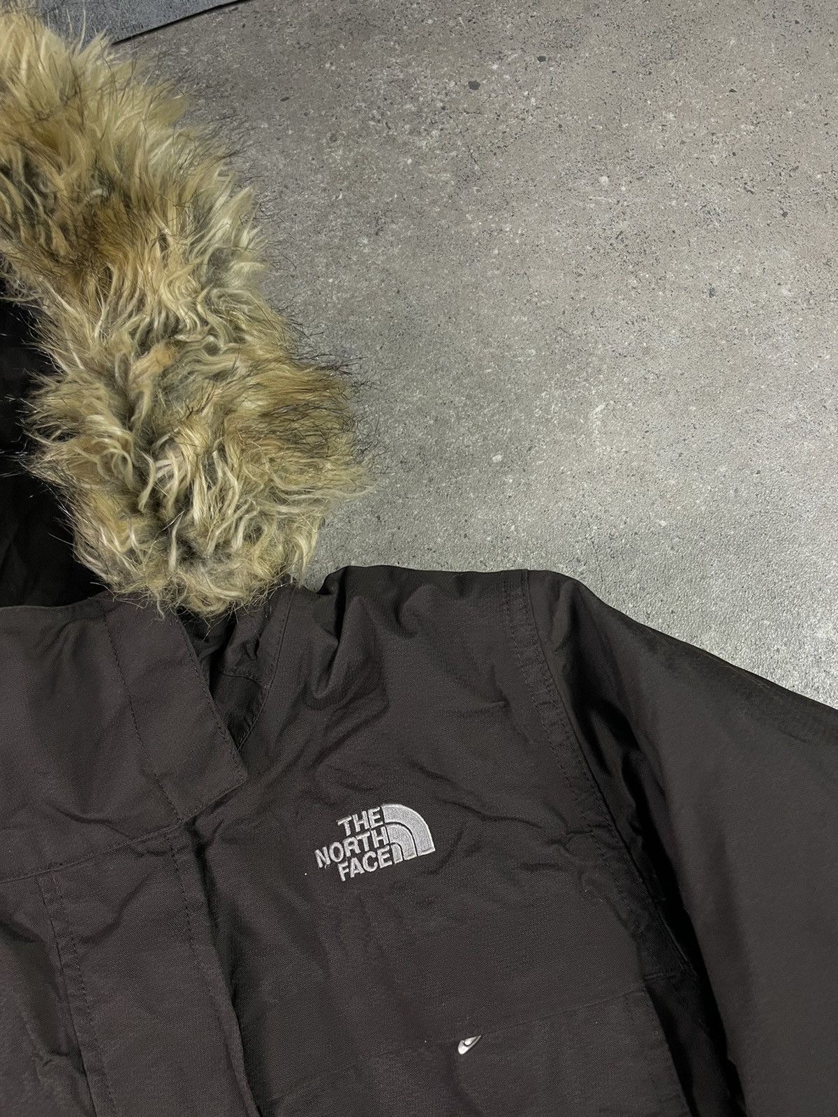 The North Face × Vintage Vintage Y2K The North Face Fur Hood Puffer Jacket Coat Size S / US 4 / IT 40 - 4 Thumbnail