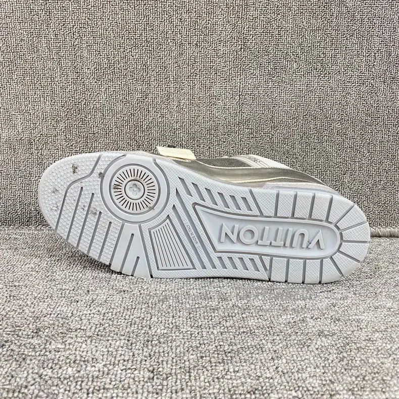 Louis Vuitton Louis Vuitton Liquid silver sandals shoes Size US 7 / EU 40 - 3 Thumbnail