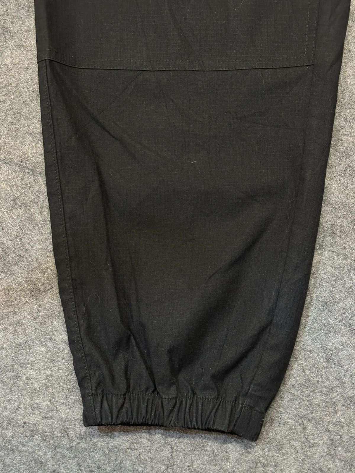 Nike ACG Nike ACG trail pants with a built-in belt and zip pockets. Size US 34 / EU 50 - 6 Thumbnail