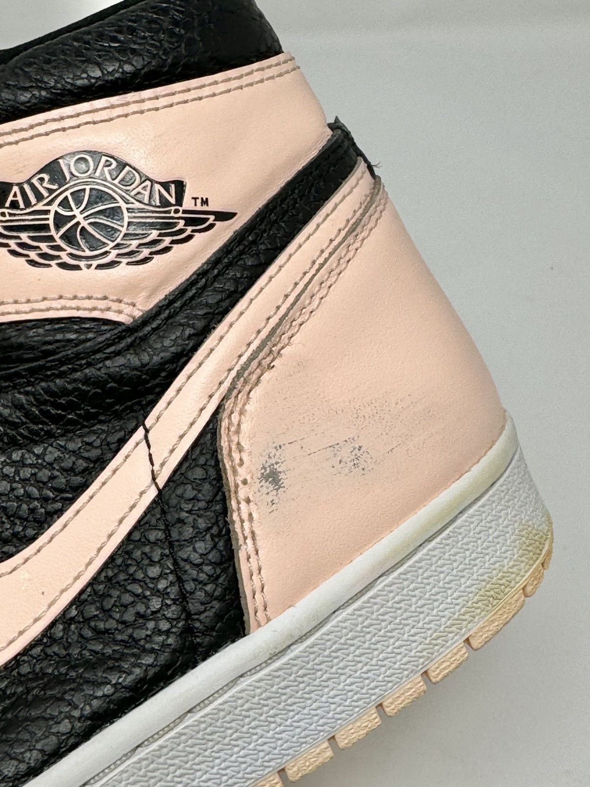 Jordan Brand × Nike 2019 Nike Air Jordan 1 Retro OG Black Crimson Tint size 9.5 Size US 9.5 / EU 42-43 - 11 Thumbnail