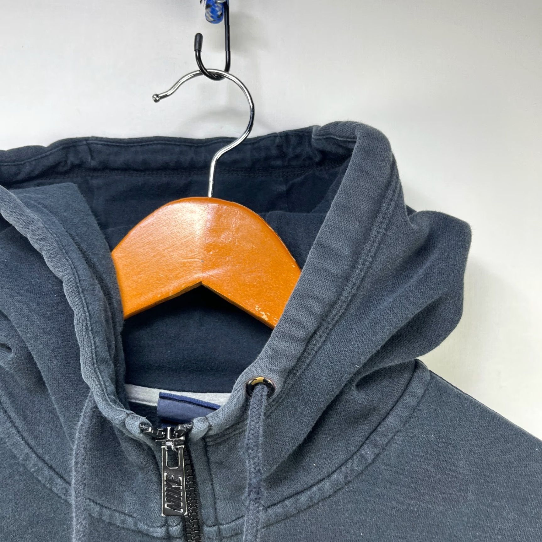 Nike VINTAGE Nike Hoodie Zip Up Black L Mens Nike Sportswear 90s Outdoor Sports Full Zip Hooded Size US L / EU 52-54 / 3 - 3 Thumbnail