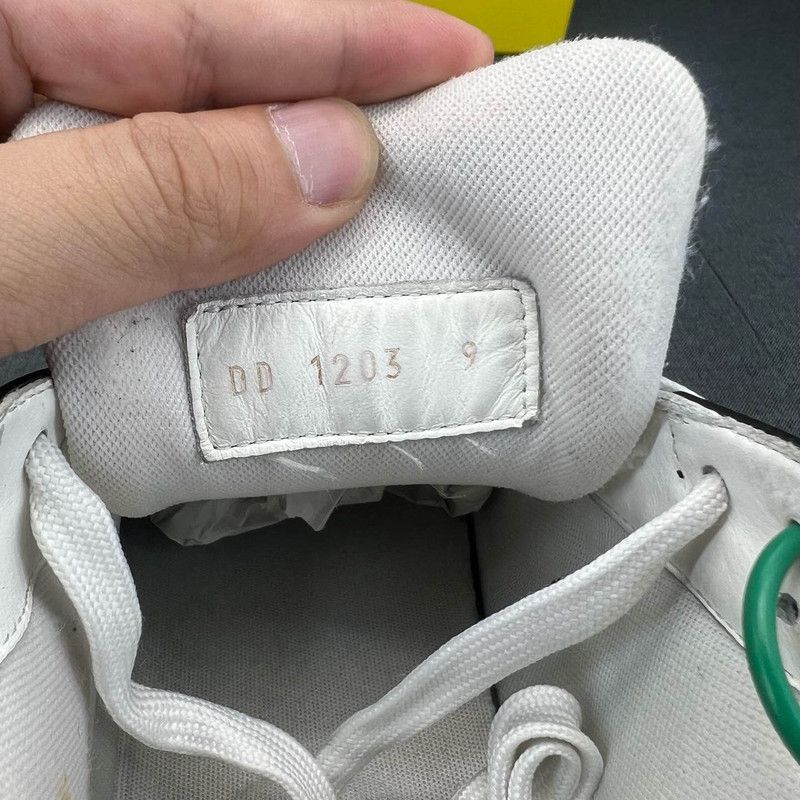 Louis Vuitton Louis Vuitton Low-Top Panda Trainers for All 0079 Size US 9.5 / IT 39.5 - 5 Thumbnail