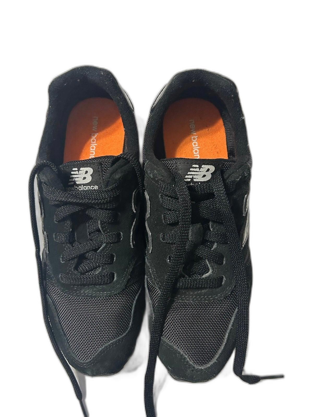 010 SHS New Balance black sneakers ML373MB size 5 Footwear