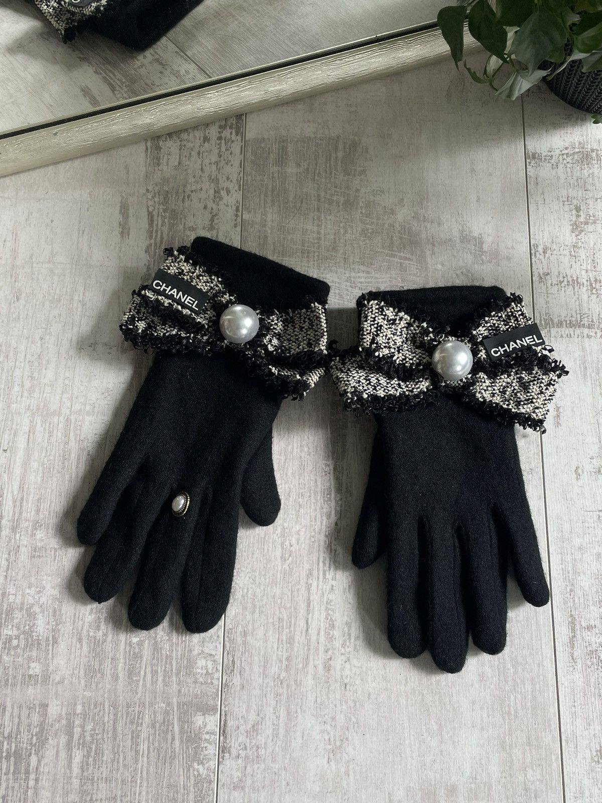 Chanel Chanel Black Gloves Size ONE SIZE - 1 Thumbnail