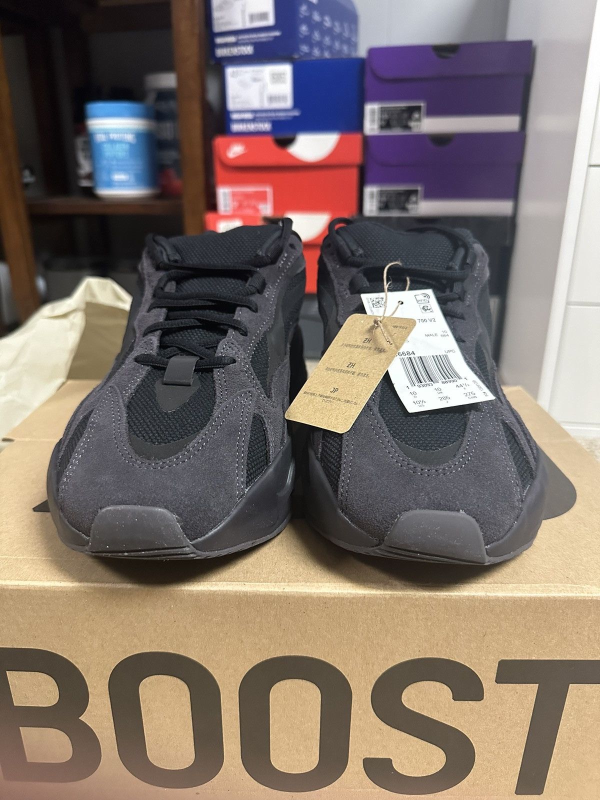 Adidas Yezzy Boost 700 v2 Vanta Size US 10.5 / EU 43-44 - 1 Thumbnail