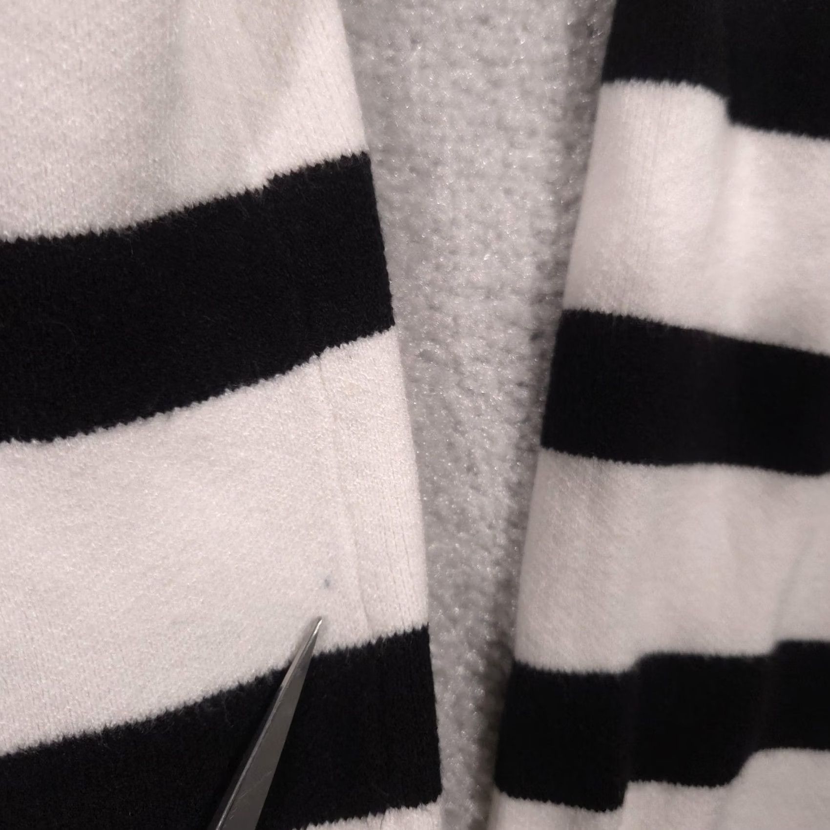 Vintage Tahari Sweater Womens L White Black Stripe Mock Neck 1/2 Zip Knit Pullover Pullover Knit Shirt Women Regular Fit Winter Casual Size L / US 10 / IT 46 - 5 Thumbnail
