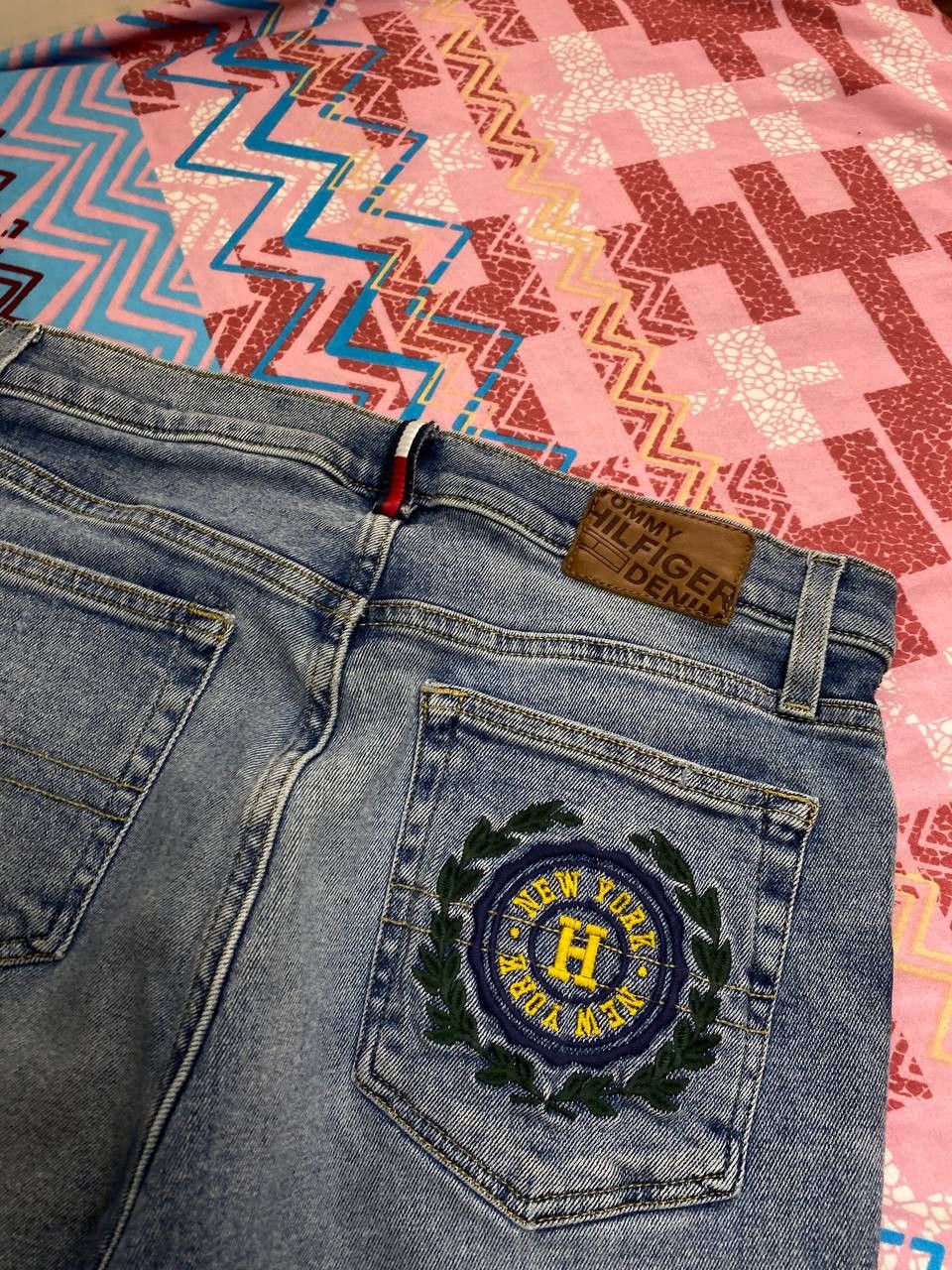 Tommy Hilfiger × Vintage Vintage 90s Tommy Hilfiger distressed relaxed fit jeans Size 30" / US 8 / IT 44 - 13 Thumbnail