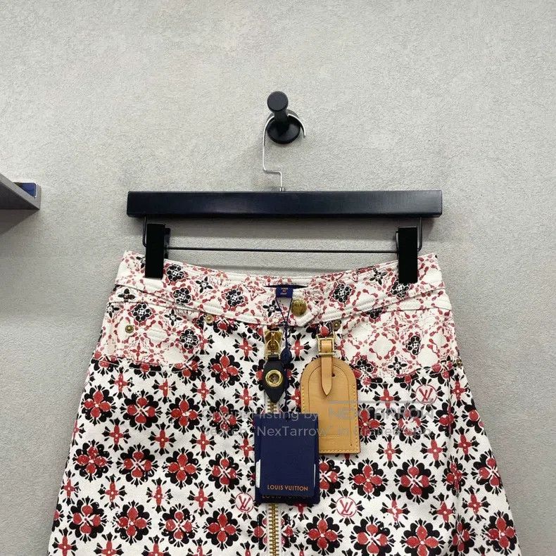 Louis Vuitton Louis Vuitton Floral denim skirt Size 35" - 4 Thumbnail